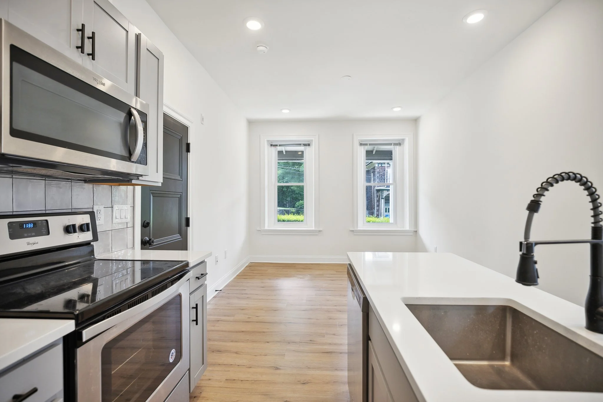 125_Sumac_St_apartment_1_Philadelphia_PA_19128_USA-Kitchen-DSC05493.jpg
