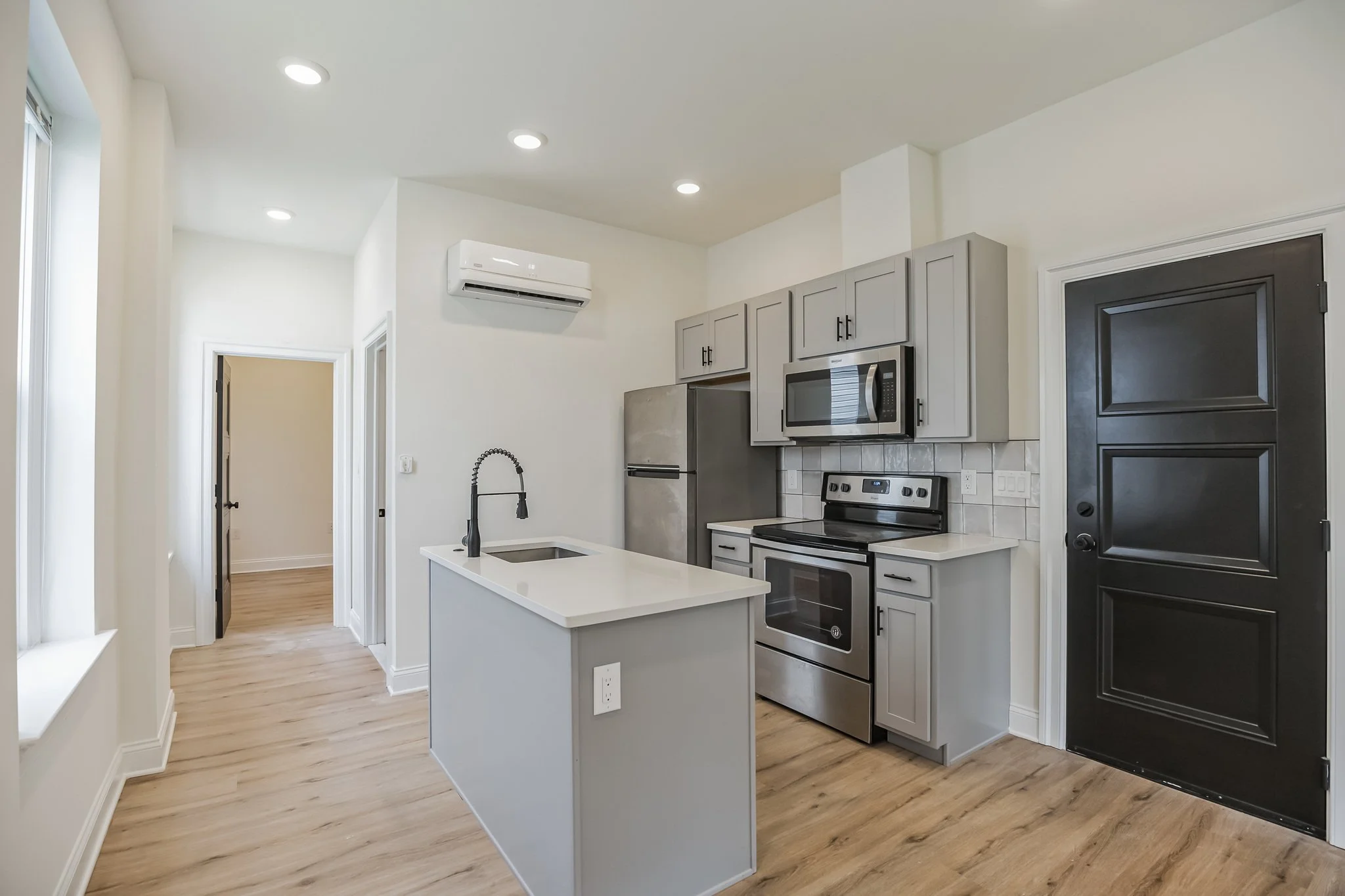 125_Sumac_St_apartment_1_Philadelphia_PA_19128_USA-Kitchen-DSC05513.jpg
