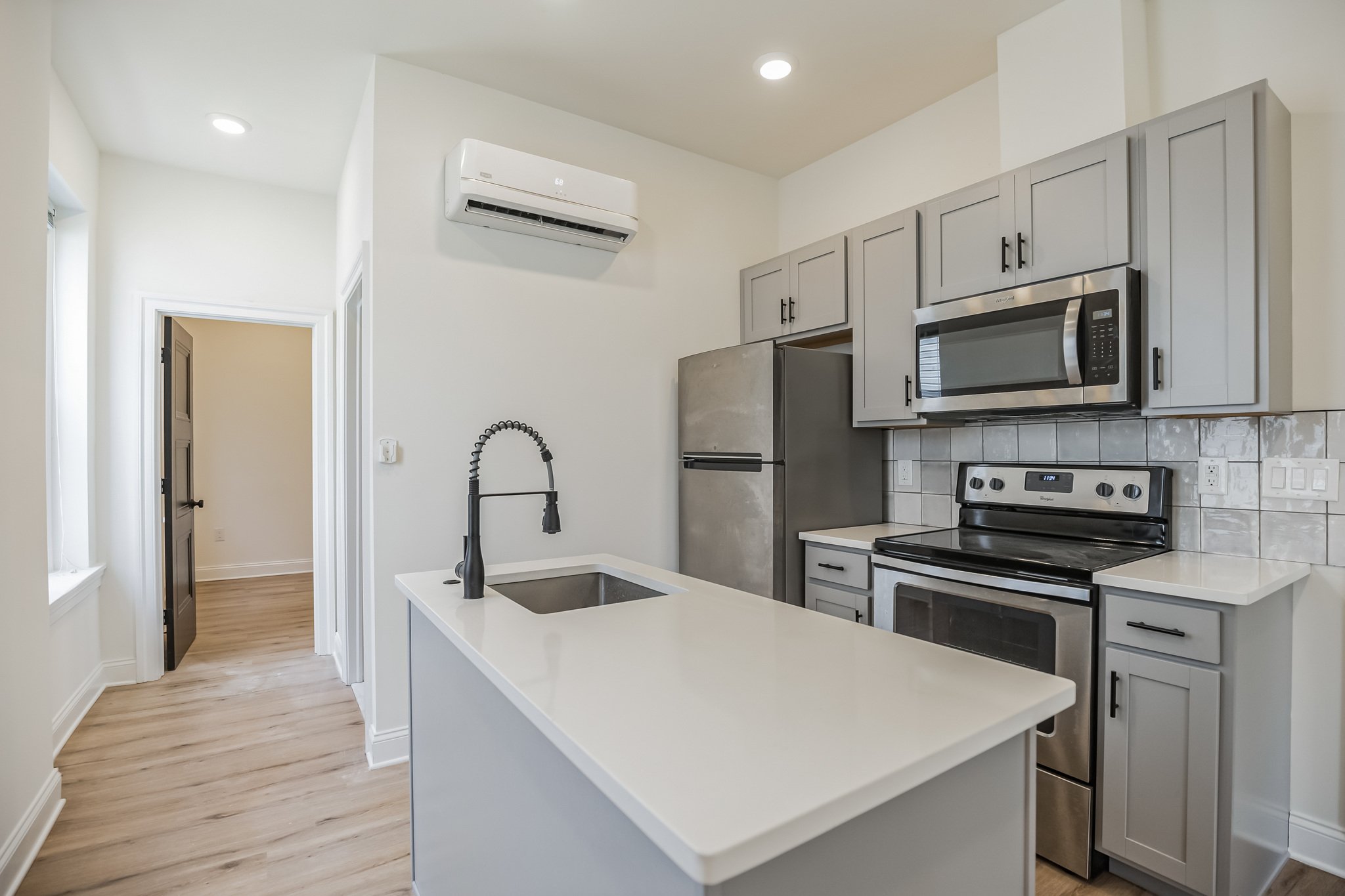 125_Sumac_St_apartment_1_Philadelphia_PA_19128_USA-Kitchen-DSC05514.jpg