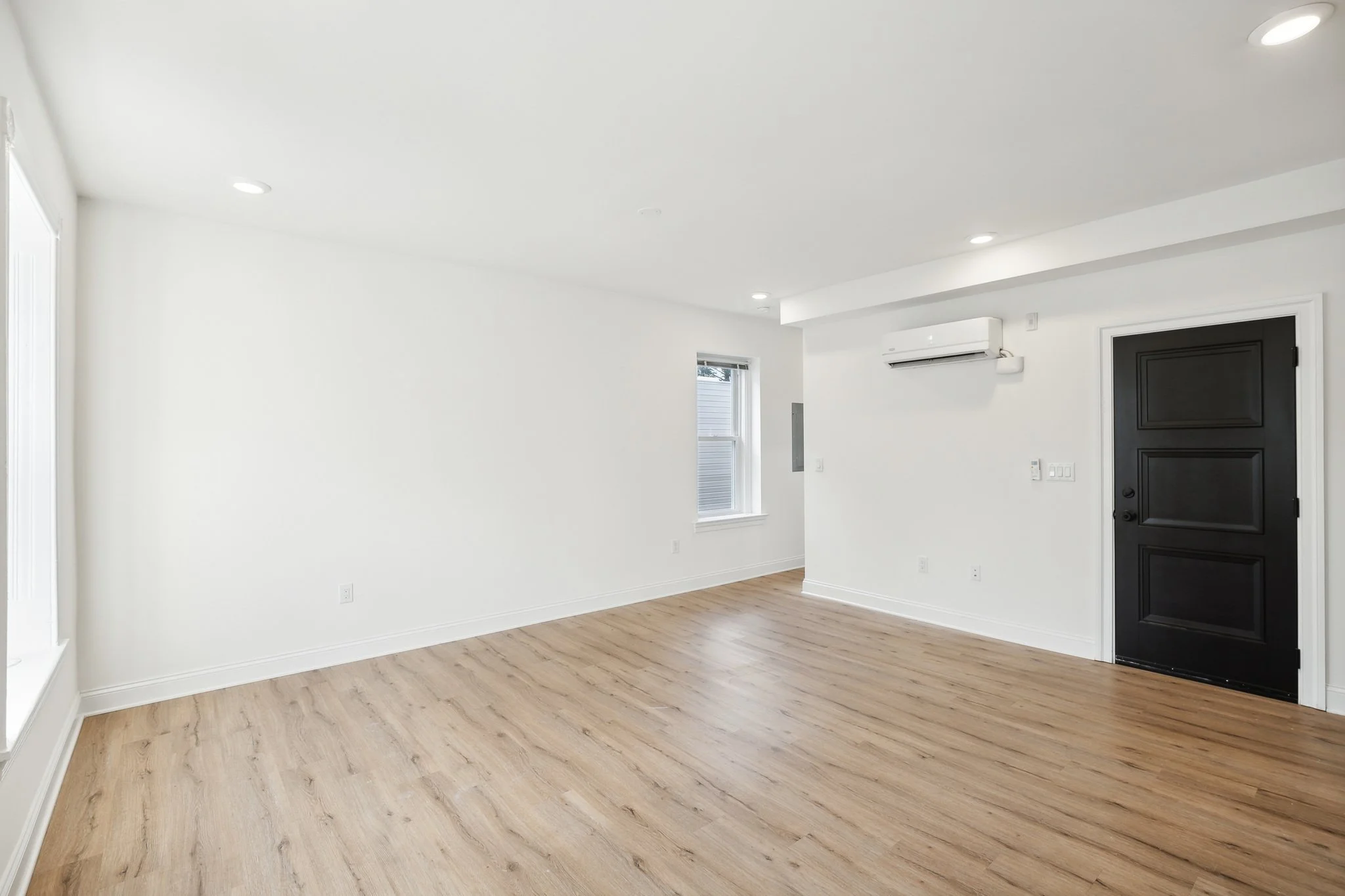125_Sumac_St_Philadelphia_PA_19128_USA-Living_room-DSC09018.jpg