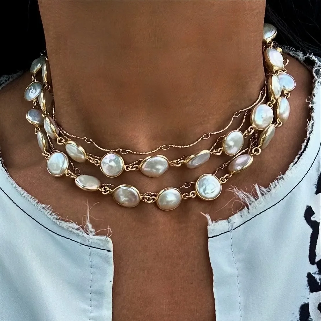 Summer pearls? 🌴 Forever chic pearls! Timeless, versatile and stylish All year around! Wear them long, wear them short or wrap them on your wrist! 💗
&bull;
&bull;
&bull;
#pearls #stylish #fashionista #fashion #trending #love #luxury #luxurylifestyl