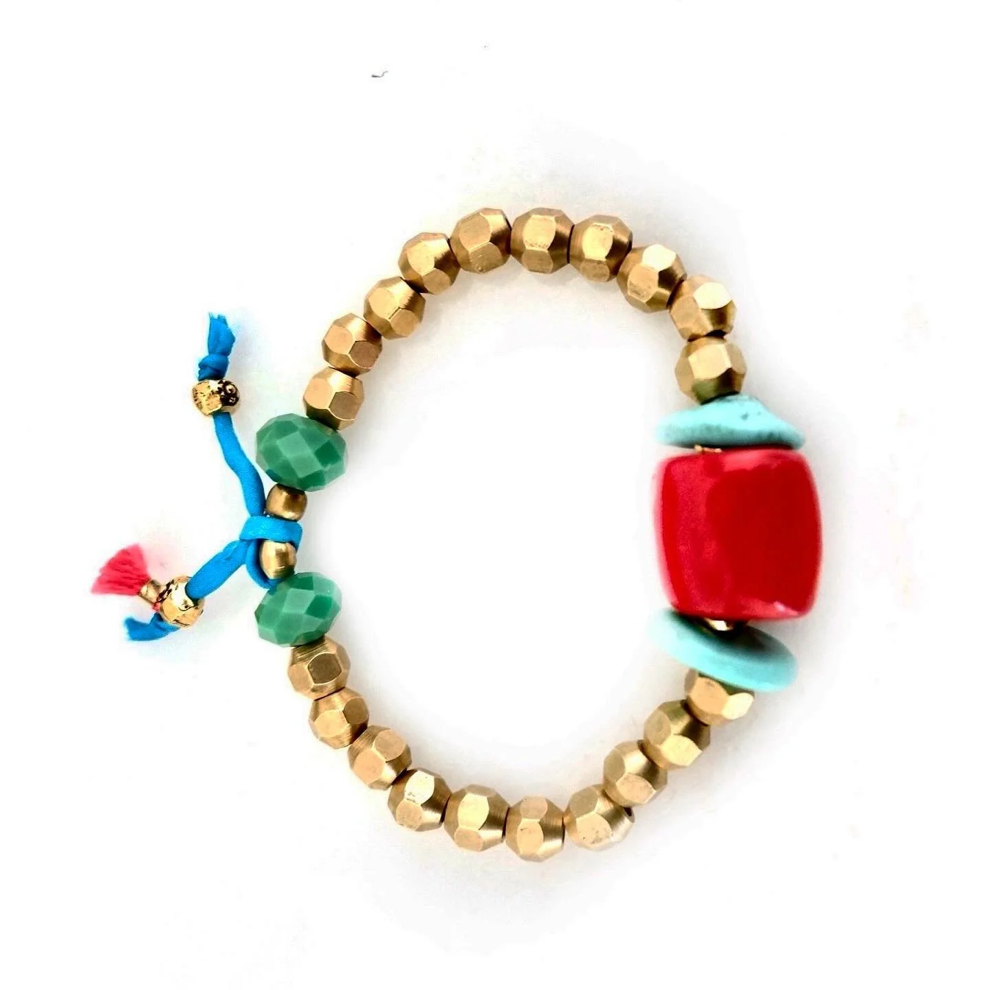 Super chic Summer bracelets to pack for your super chic getaway! 🏖️⛱️🏝️
&bull;
&bull;
&bull;
#handmade #coral #turquoise #luxurylifestyle #luxurytravel #sttropez #ibiza #mykonos #beach #summer