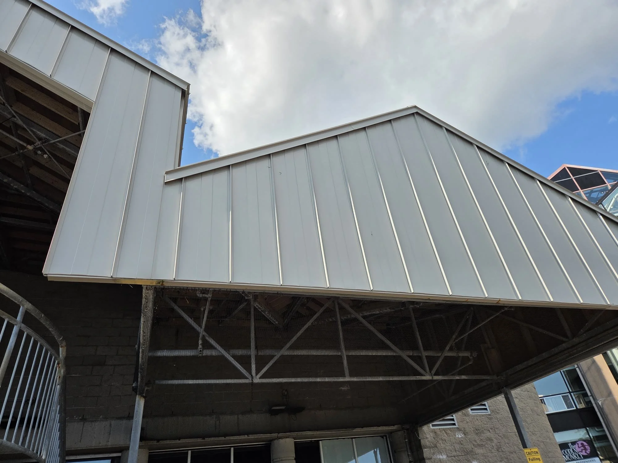 Metal vs Asphalt Roofing in Ontario