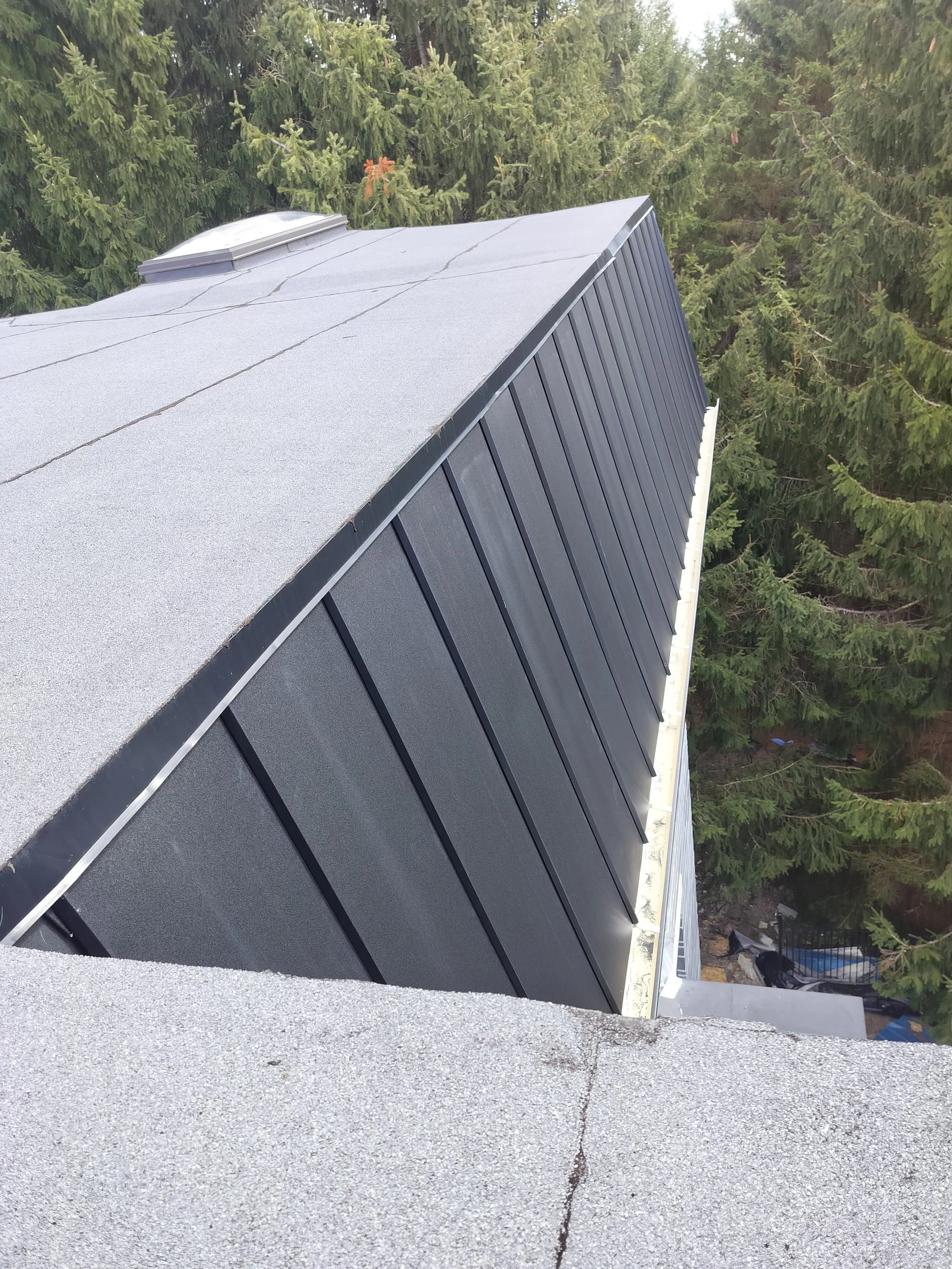 How to Choose a Metal Roofing Contractor in the GTA