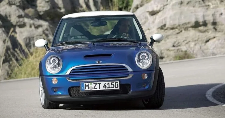 R53 MINI Cooper S undergoing DIY maintenance