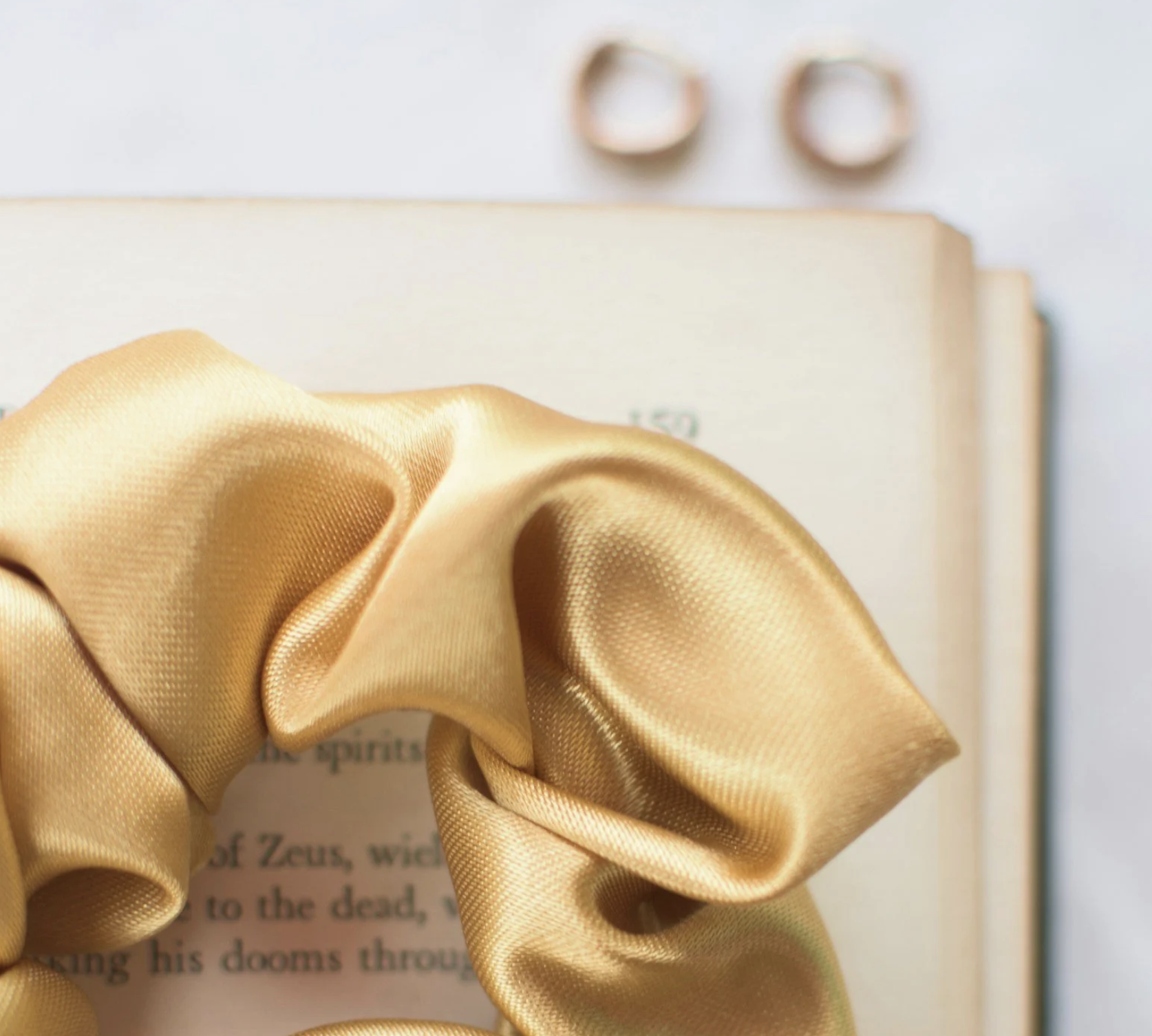 The Holiday Hair Emergency Kit: What to Keep in Your Purse for Parties, Photos, and Last-Minute Plans