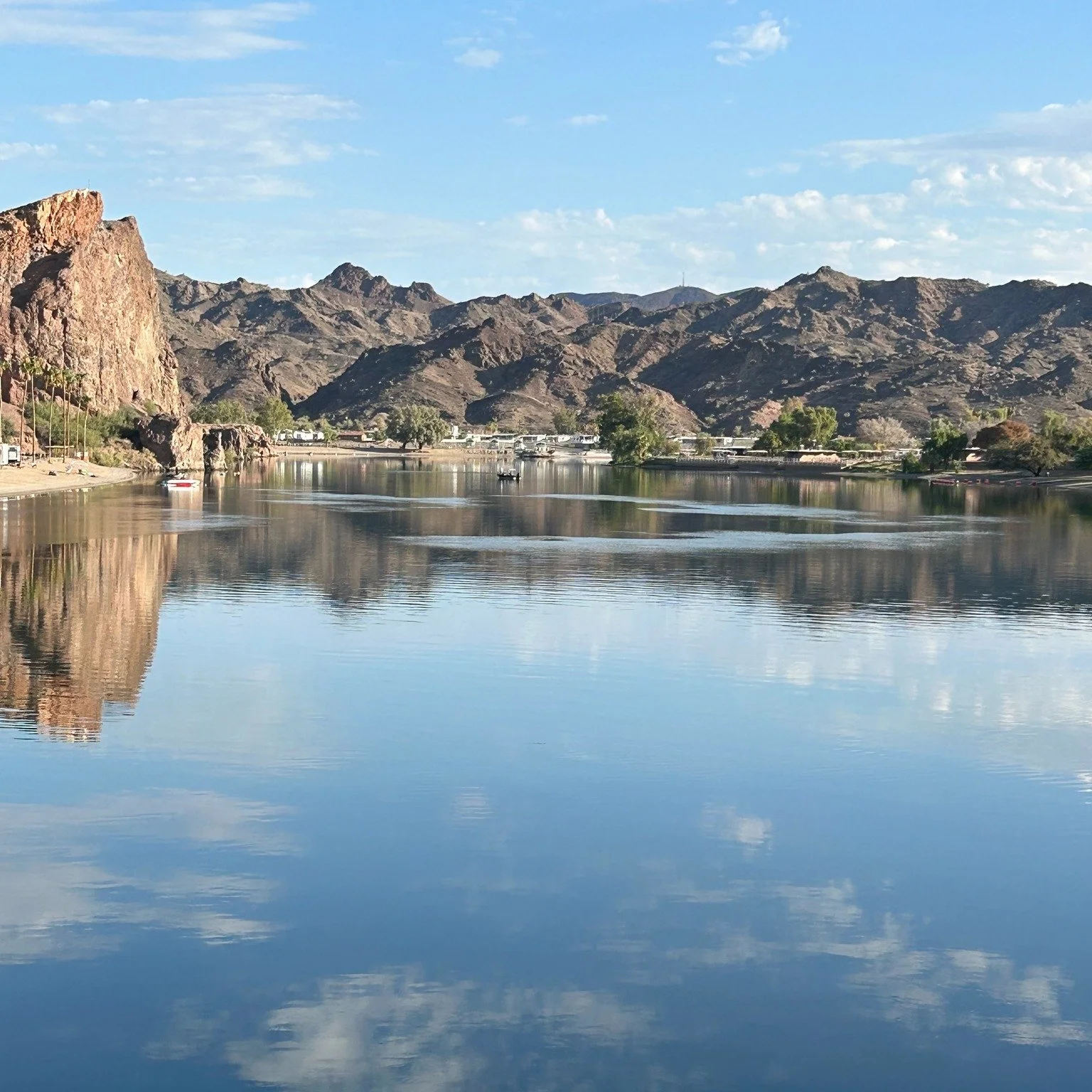 Based in beautiful Lake Havasu,
Parker Paddle Rental provides quality paddleboard &amp;
Kayak rentals in Lake Havasu and Parker. Our rentals
are available for a full day catering to your specific
needs and schedule. To make your adventure even
more e