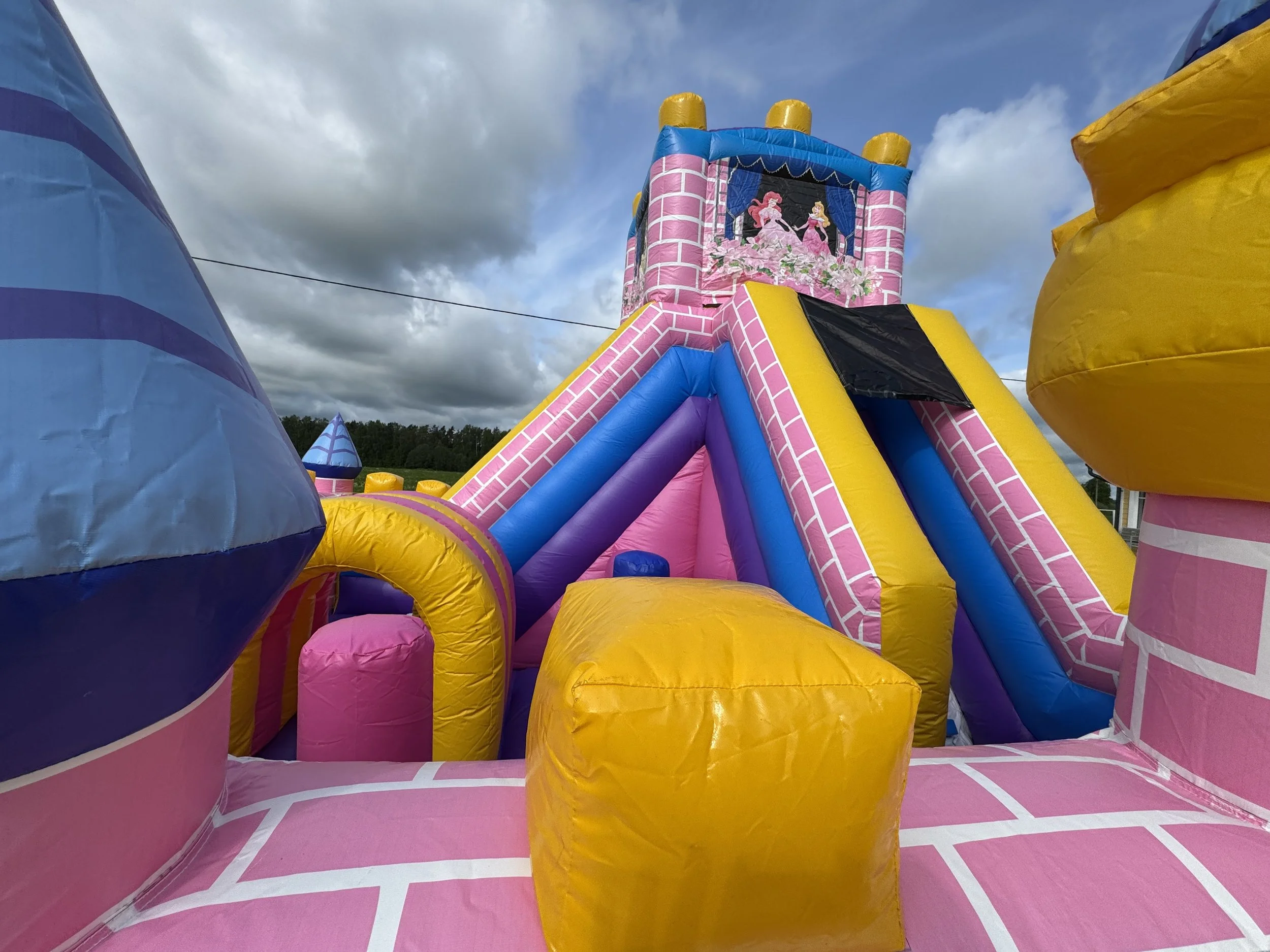 Printsessi loss batuut | Muinasjutuline täispuhutav seiklus alates 3. eluaastast

