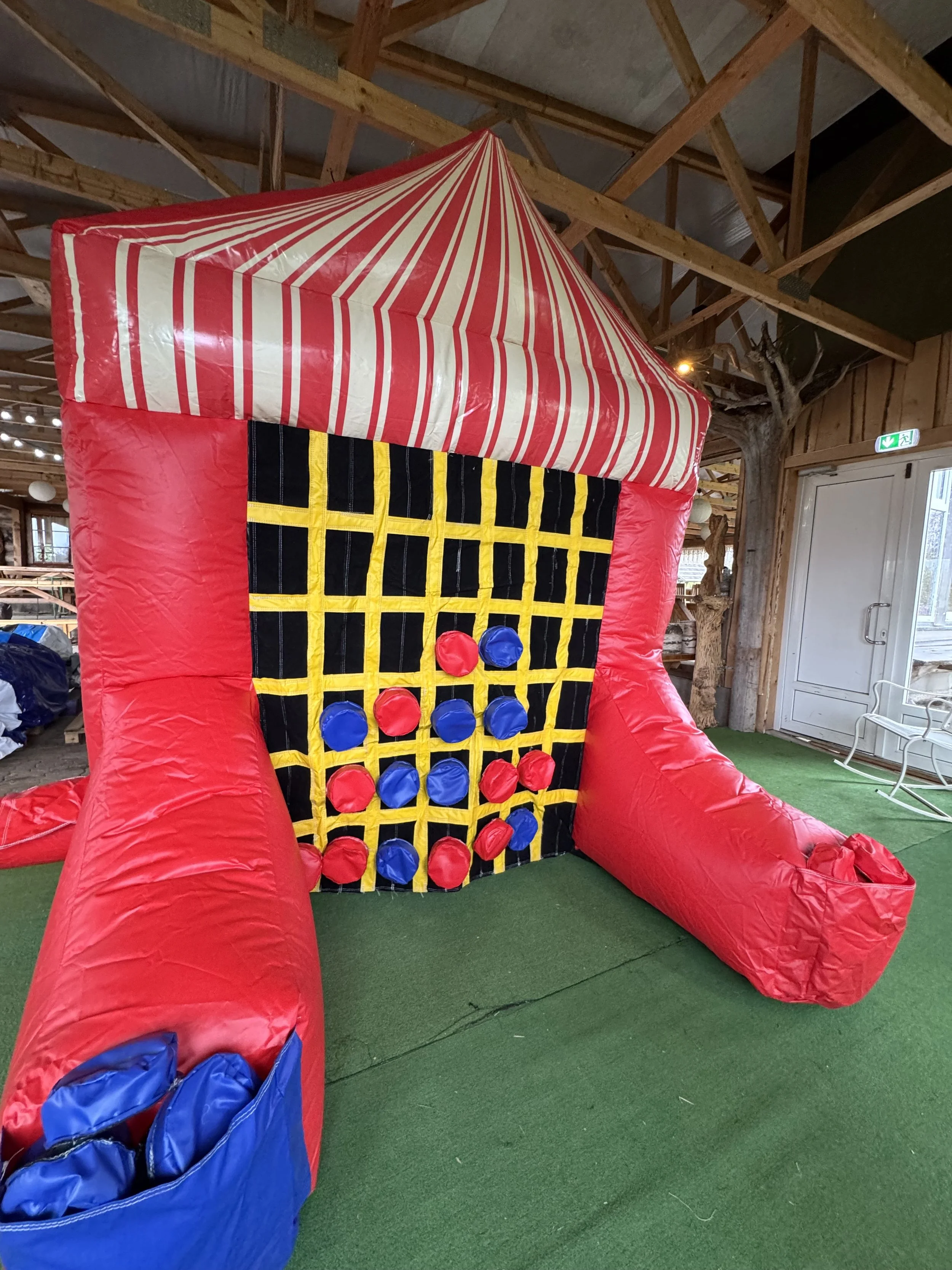 Täispuhutav Trips-Traps-Trull | Suur kahepoolselt mängitav atraktsioon