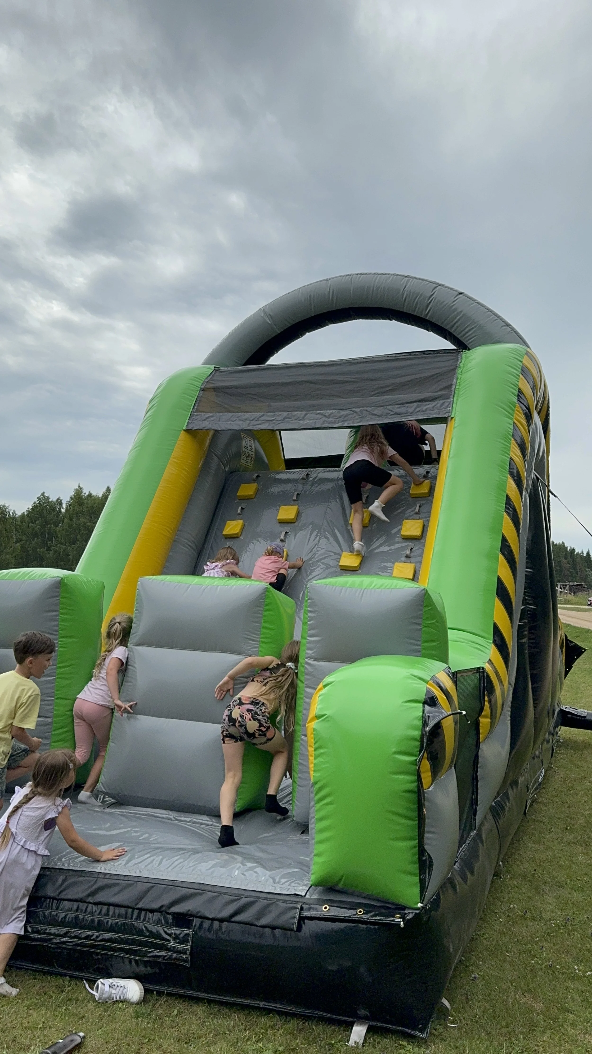 Mega liumägi lastele | Kõrge täispuhutav liumägi alates 4. eluaastast

