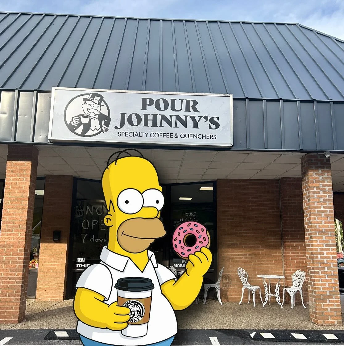 Mmm...Donuts!  Fresh-baked treats from our friends at @cibronesbakery paired with a pumpkin pie iced latte.  Open WEEKDAYS 6 am - 2 pm; Saturday 8 am - 2 pm &amp; Sunday 10 am - 2 pm. 

#freshfruitsmoothies #pourjohnnys #freshfruit #localcoffeeshop #