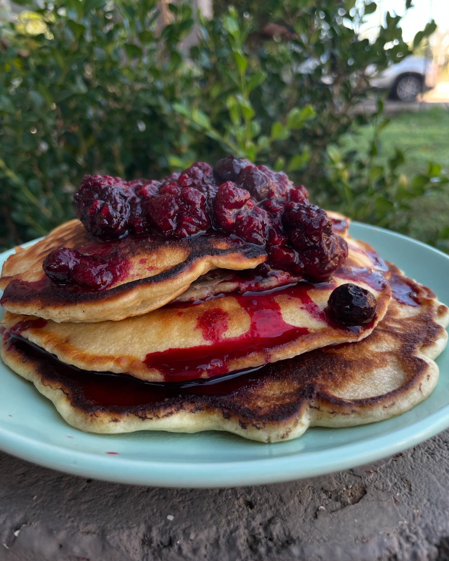 WHEN YOUR DONE SWINGING ELBOWS FOR BLACK FRIDAY DEALS COME REFUEL WITH THIS DOPE BRUNCH WE ARE DOING @junto.coffee 

This weekend and every weekend Fri-Sun 930-2pm you can slide to Taylor&rsquo;s Mill and get funky brunch creations like these Lemonfr