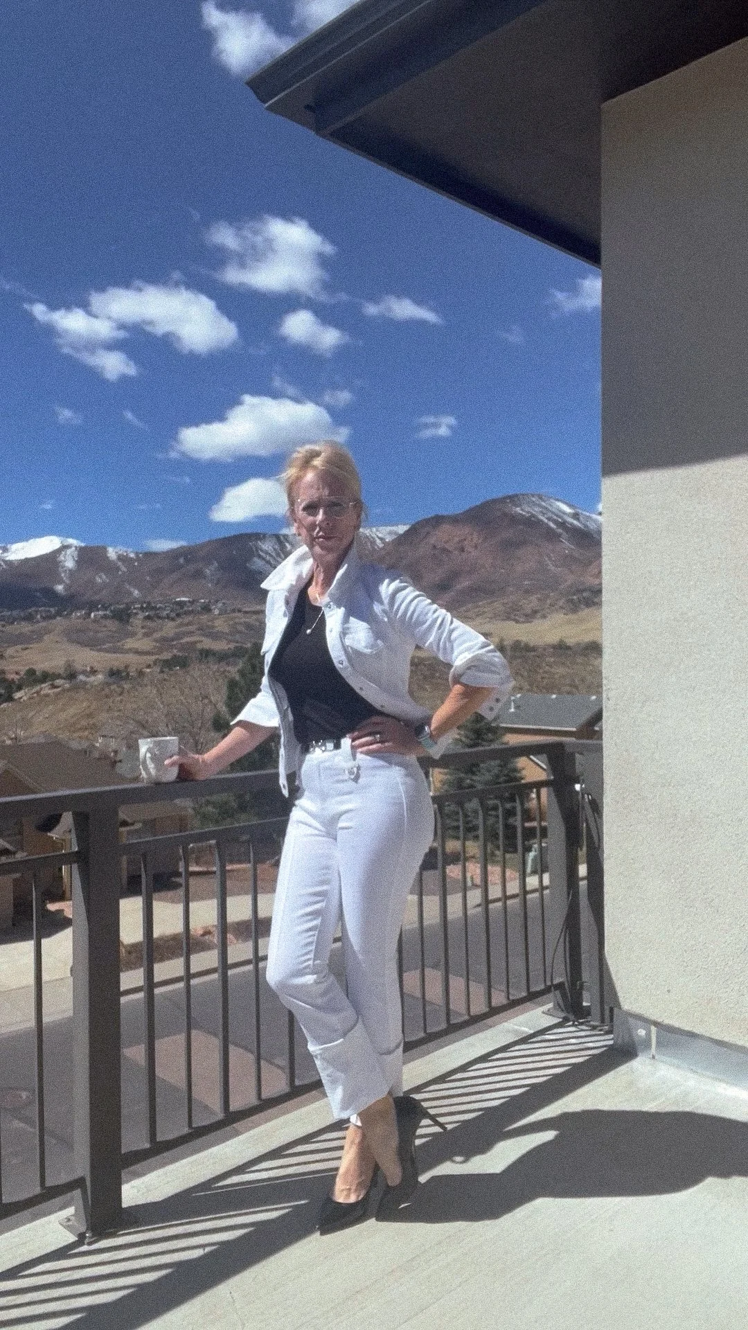 HIGH-RISE BOOT CUT TAB JEANS