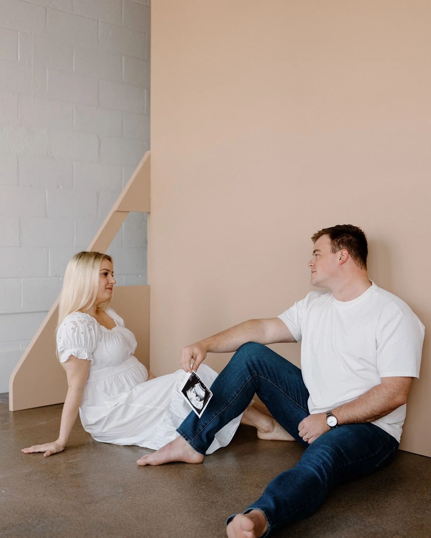 The sweetest pregnancy/gender reveal announcement at the studio with Courtney &amp; Mitchell 💙

📸 @gingersnap.studios 

#genderreveal #pregnancyannouncement #studiosession #georgiaphotographer #northgeorgiaphotographer #luminovastudios