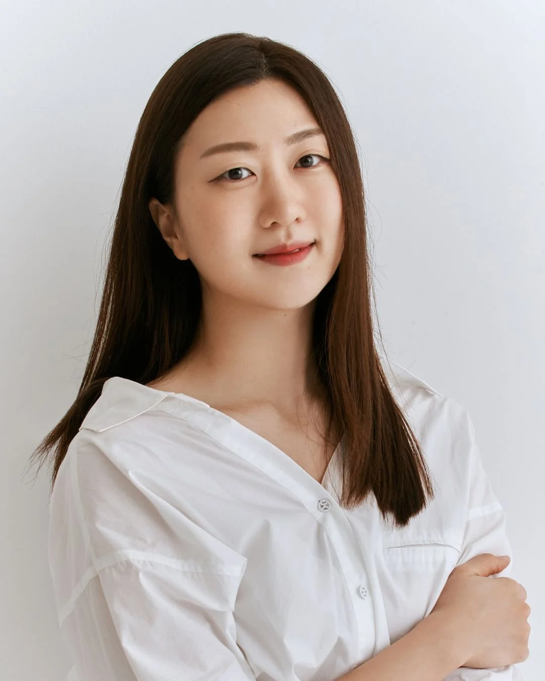 Lim Sunwoo was born in Seoul in 1995. She made her literary debut by winning the New Writer's Award from Munhak Sasang in 2019. With the Heart of a Ghost was originally published in Korea by Minumsa Publishing in 2022. 

Translated into English by Ch