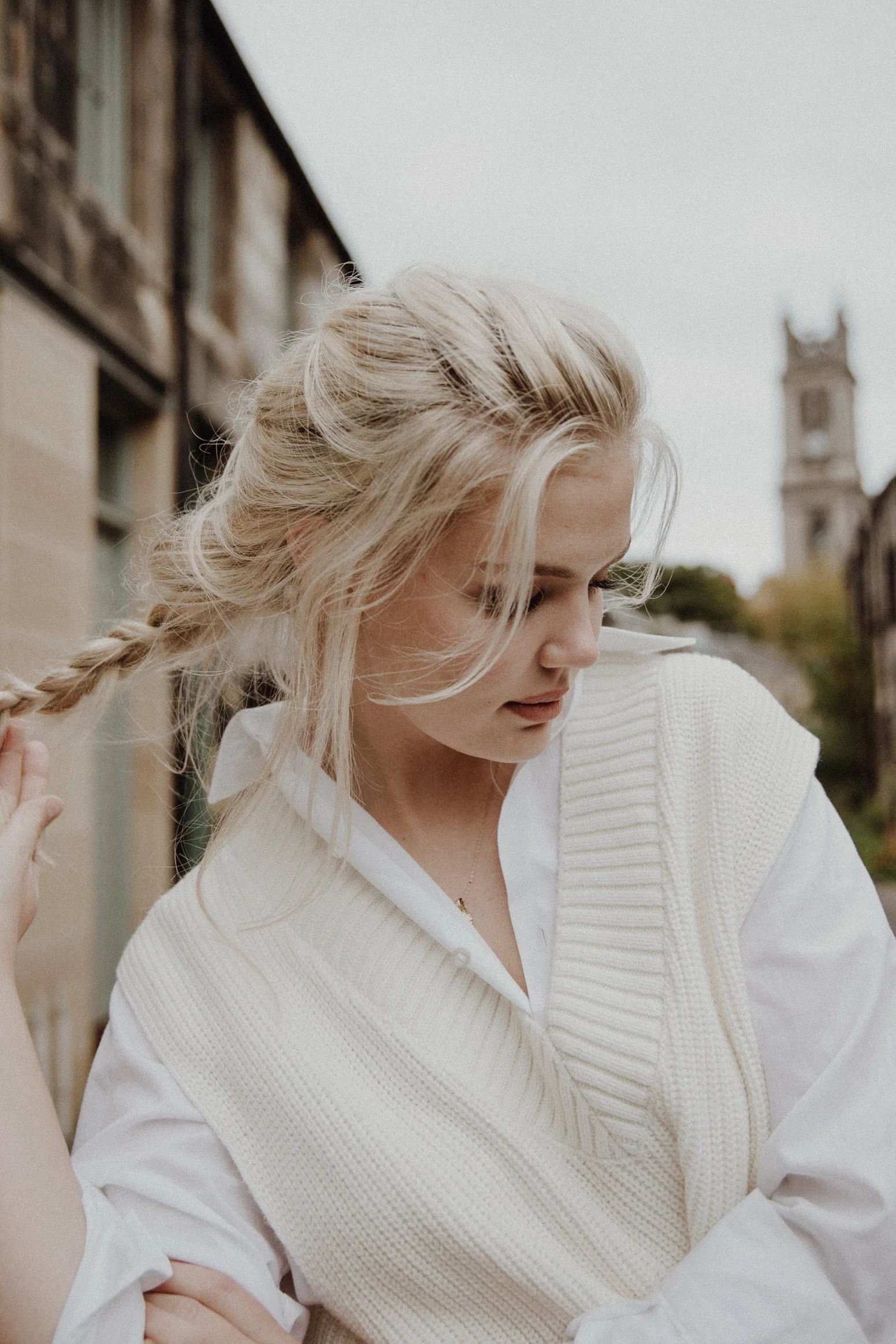  photo portrait of blonde model in edinburgh Stockbridge Circus Lane  