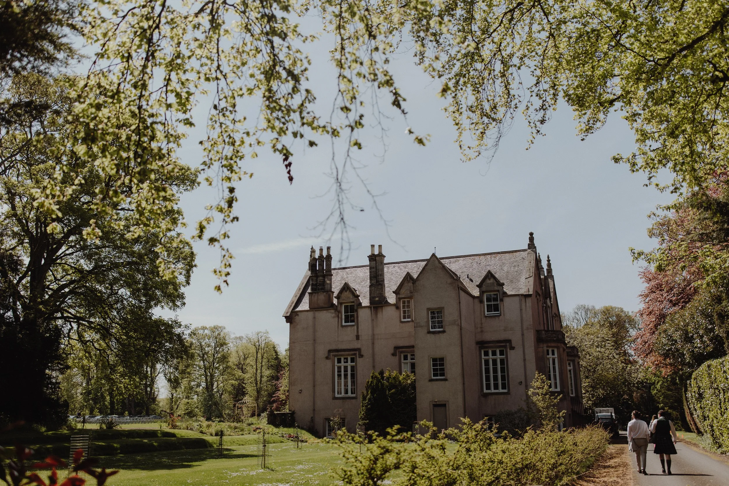 wedding-at-netherbyres-house