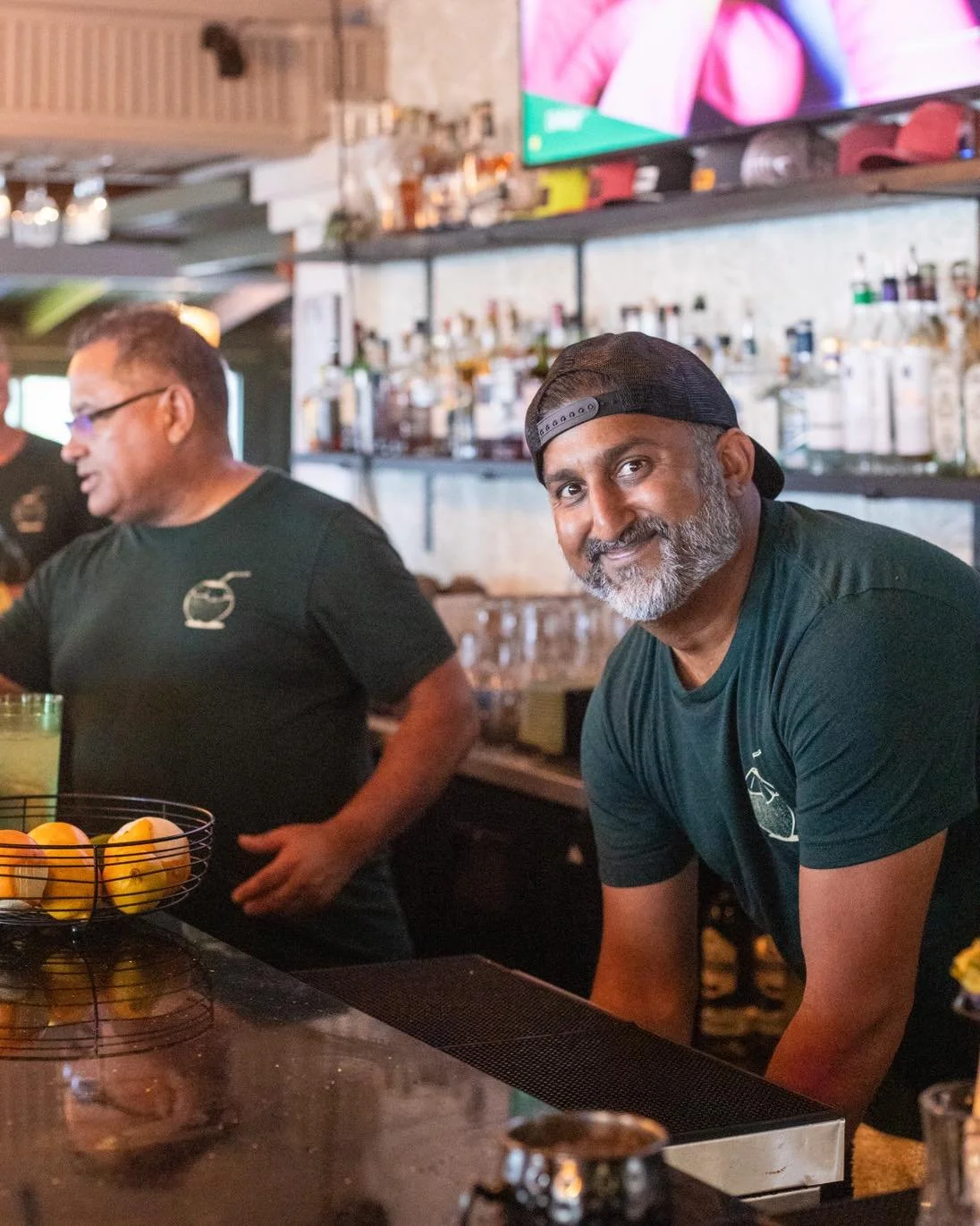 The look you get from your bartender, when he knows exactly what you want! 😉 Happy hour daily, 2-5pm! We got you! 

#cocodecklahaina #mauihappyhour #bestnewrestaurant