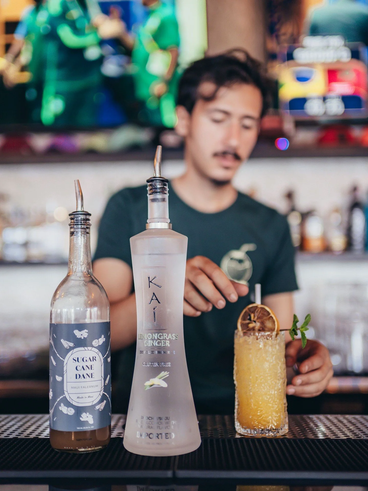 Sit back, relax, watch the big game on the TV, and let your bartender do the rest 🍹⁠ With @sugarcanedane &amp; @kaivodka !⁠
⁠
📸 Kate Clarke