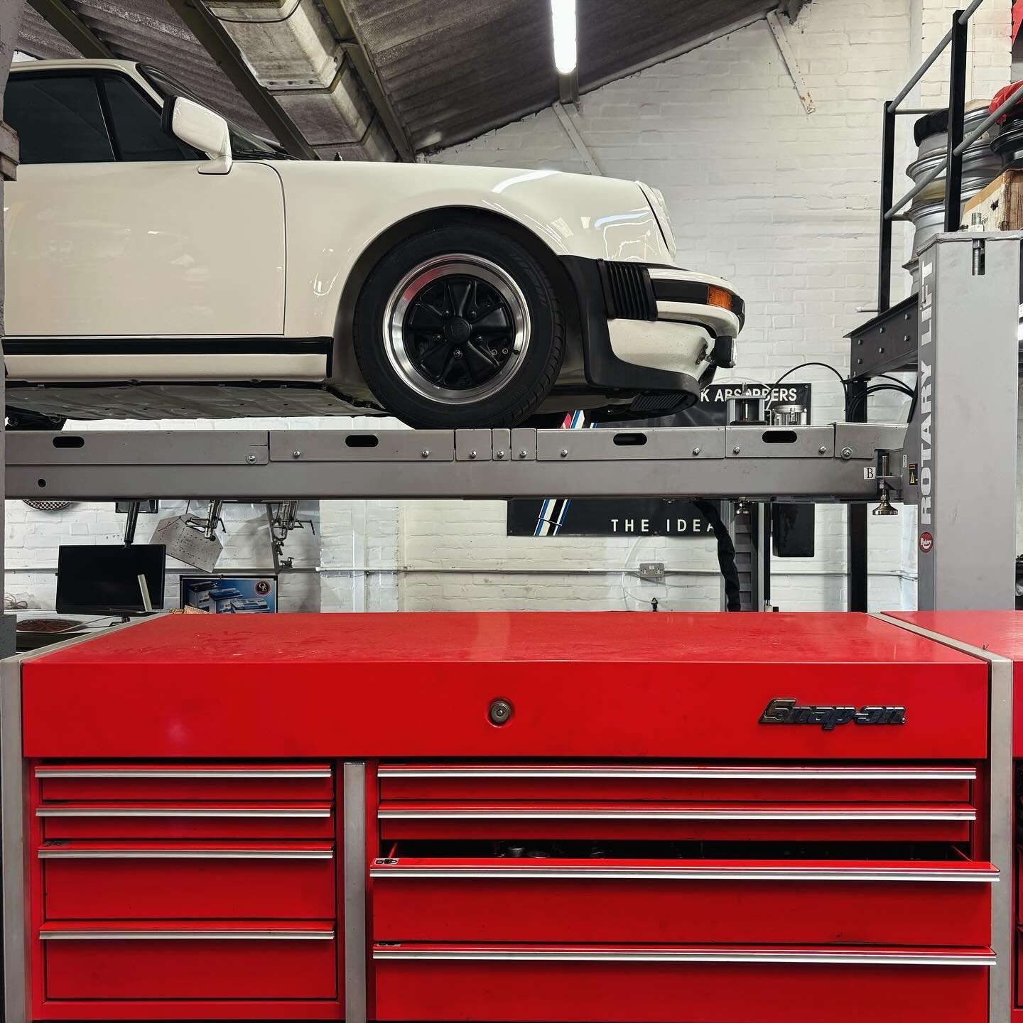 Todays view from the toolbox - #porsche930 #930turbo ❤️👀❤️