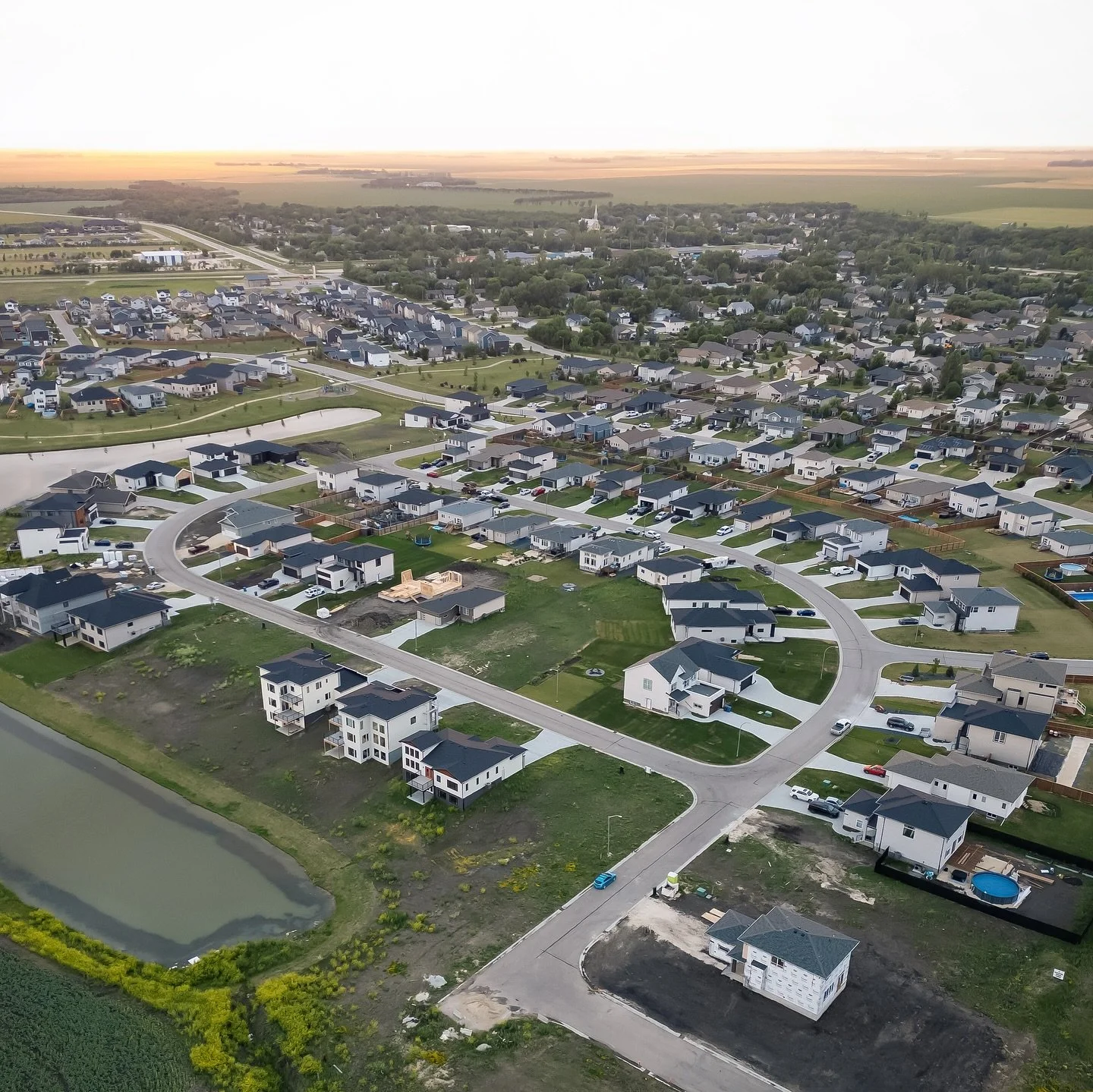 Capturing the charm of La Salle with the bold vision of Ventura Developments 🏡✨ Small-town vibes, big-time living in Manitoba’s hidden gem