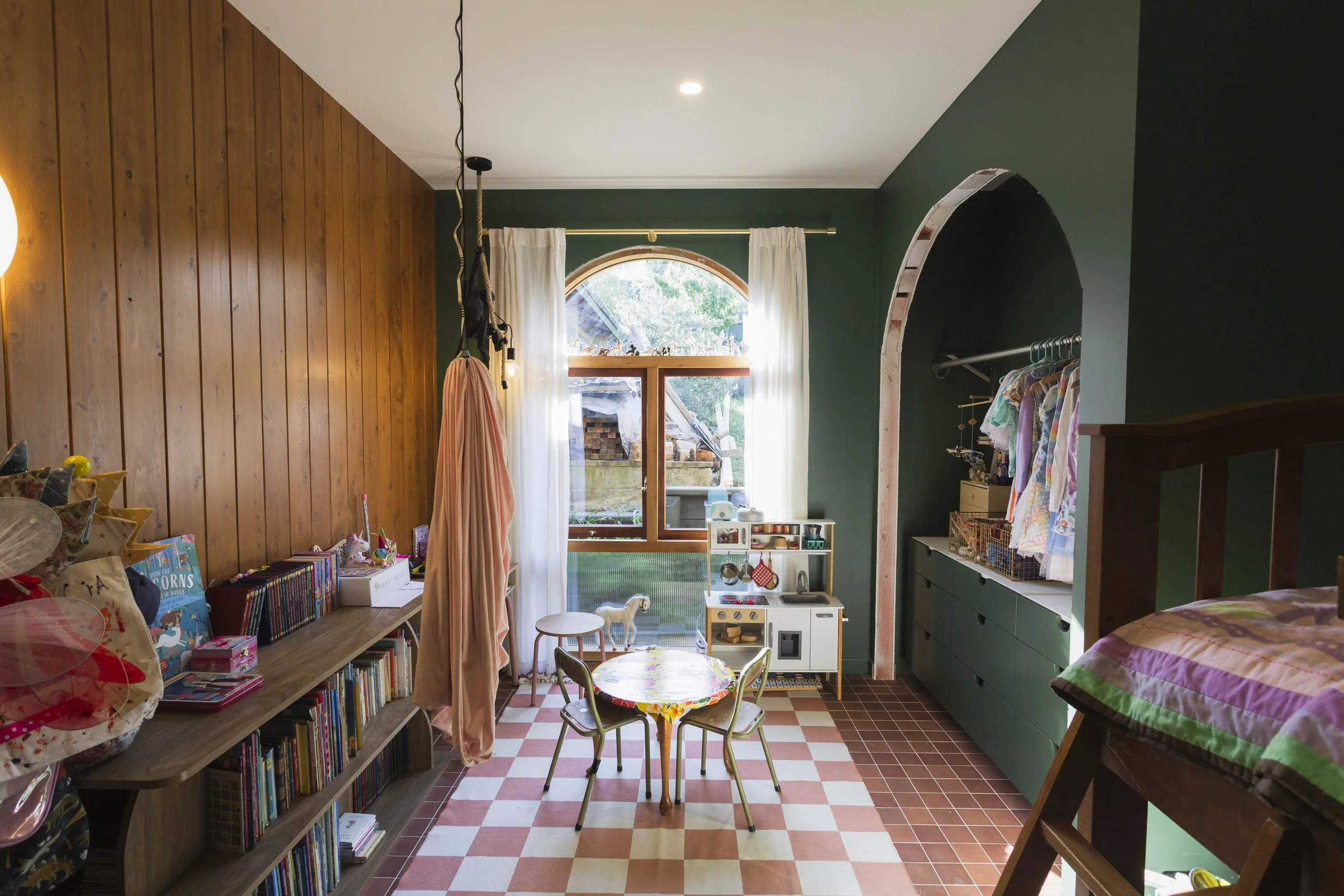 Kids bedroom with archway windows, mirrored in archway wall for wardrobe and dresser