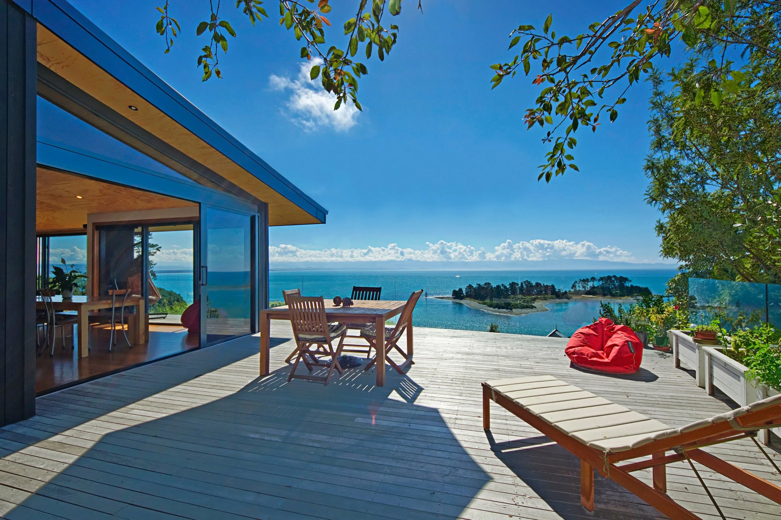 North Eastern large deck for enjoying views over Haulashore Island
