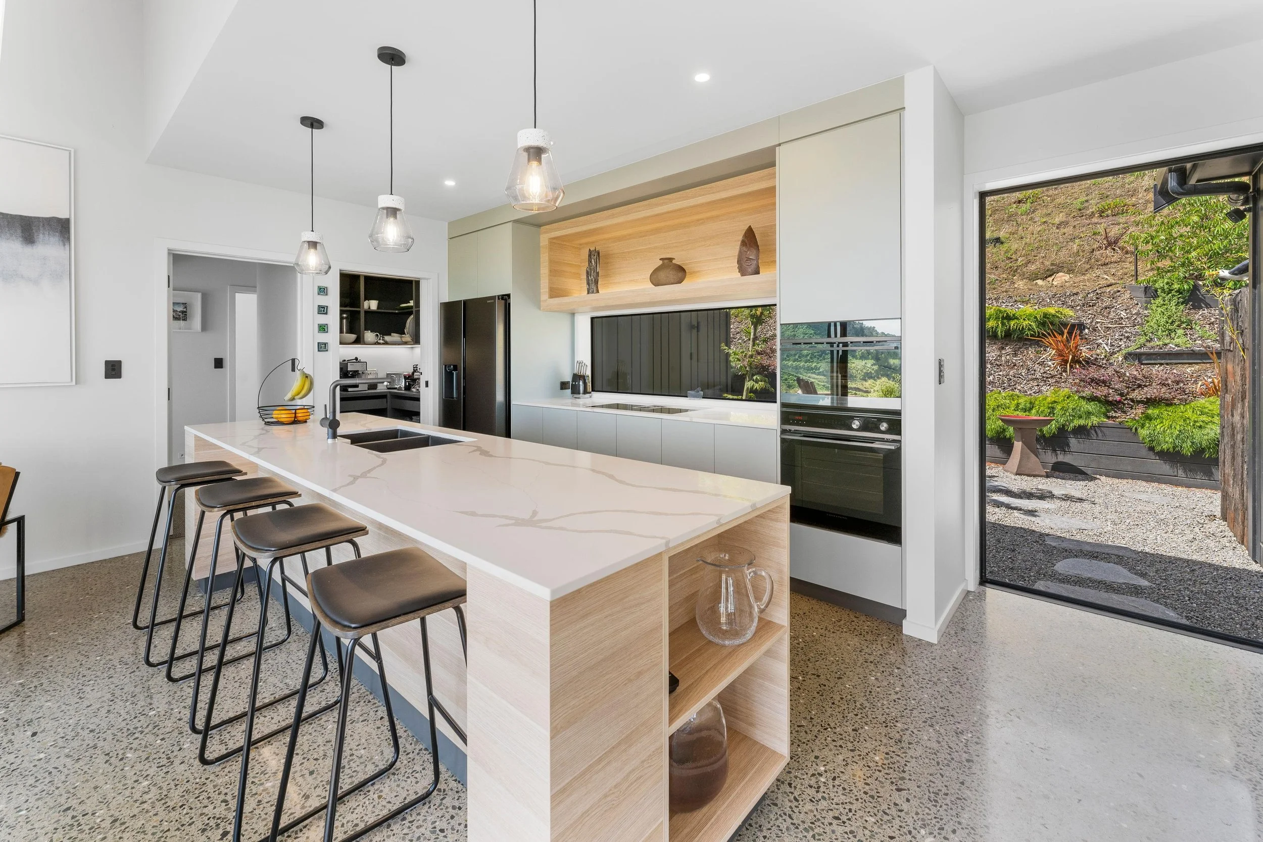 Kitchen breakfast bar