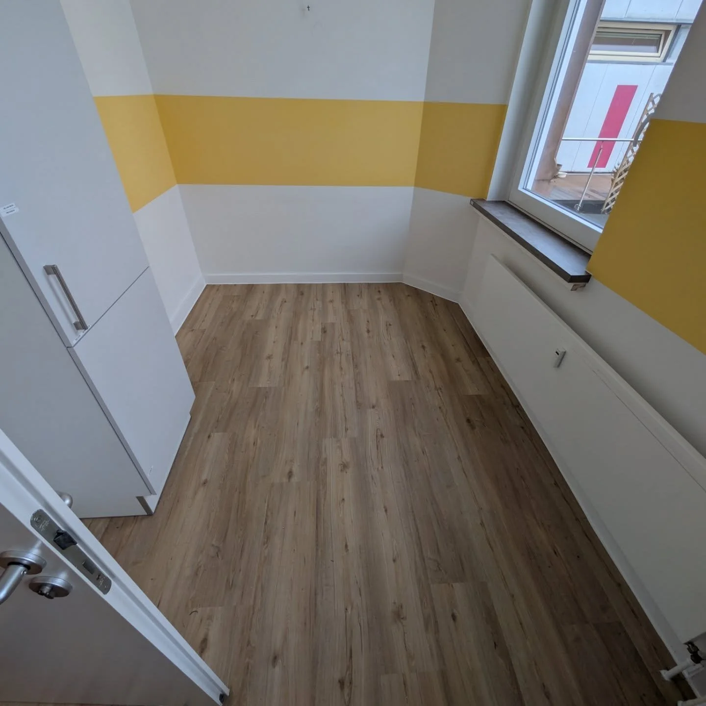 Neuer Boden f&uuml;r eine K&uuml;che✨

#wirmachensneu #wirmachens #wirmachensf&uuml;rdich #Malermeisterdahms #malermeister #dahms #maler #geselle #boden #altbau #neu