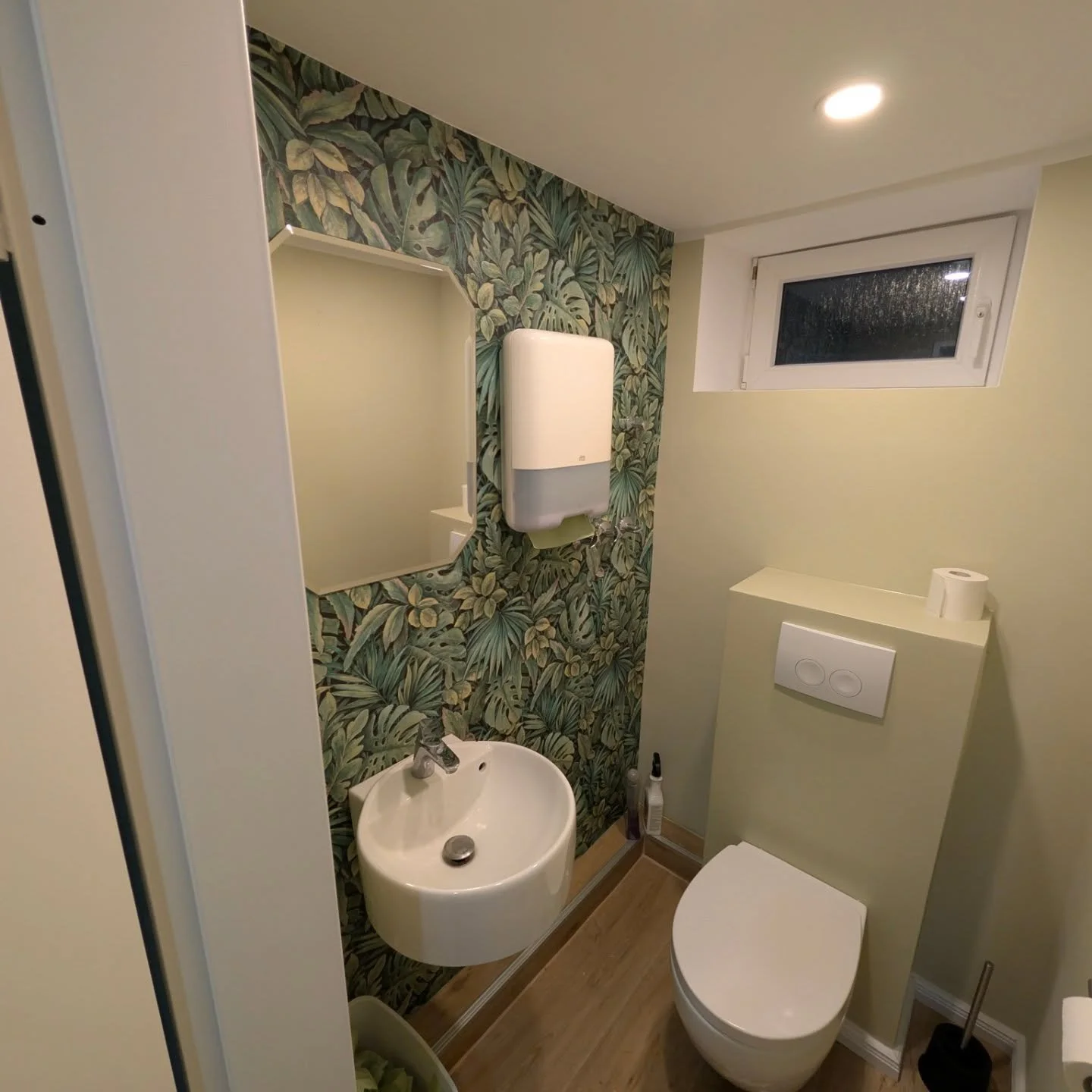 Badezimmer makeover

#Malermeisterdahms #wirmachens #maler #gestaltung #renovieren