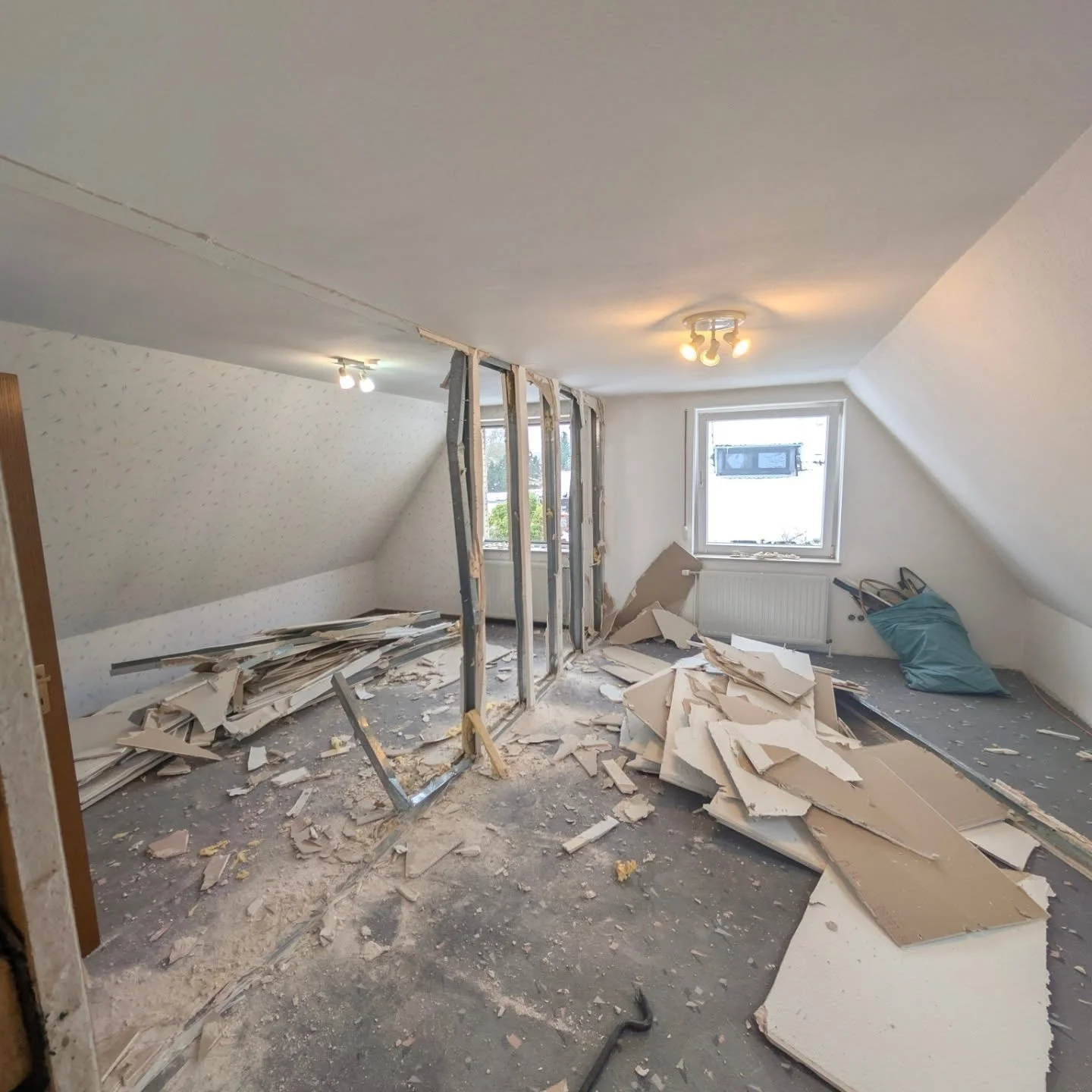 ⏭️ Eine Sanierung im schnelldurchlauf⏭️

#Malermeisterdahms #wirmachens #renovieren #maler #pinneberg