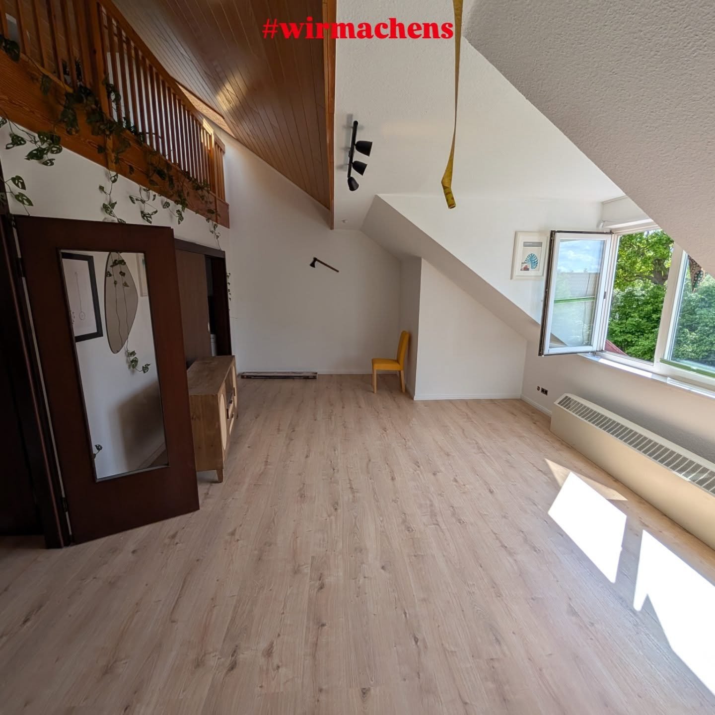 Alles fing an mit einer Renovierung in der K&uuml;che und endete in einem unentdeckten Wasserschaden unter den alten Laminat.

Gl&uuml;cklicherweise waren wir direkt vor Ort und konnten erste Ma&szlig;nahmen einleiten und die Trocknung und Leckortung