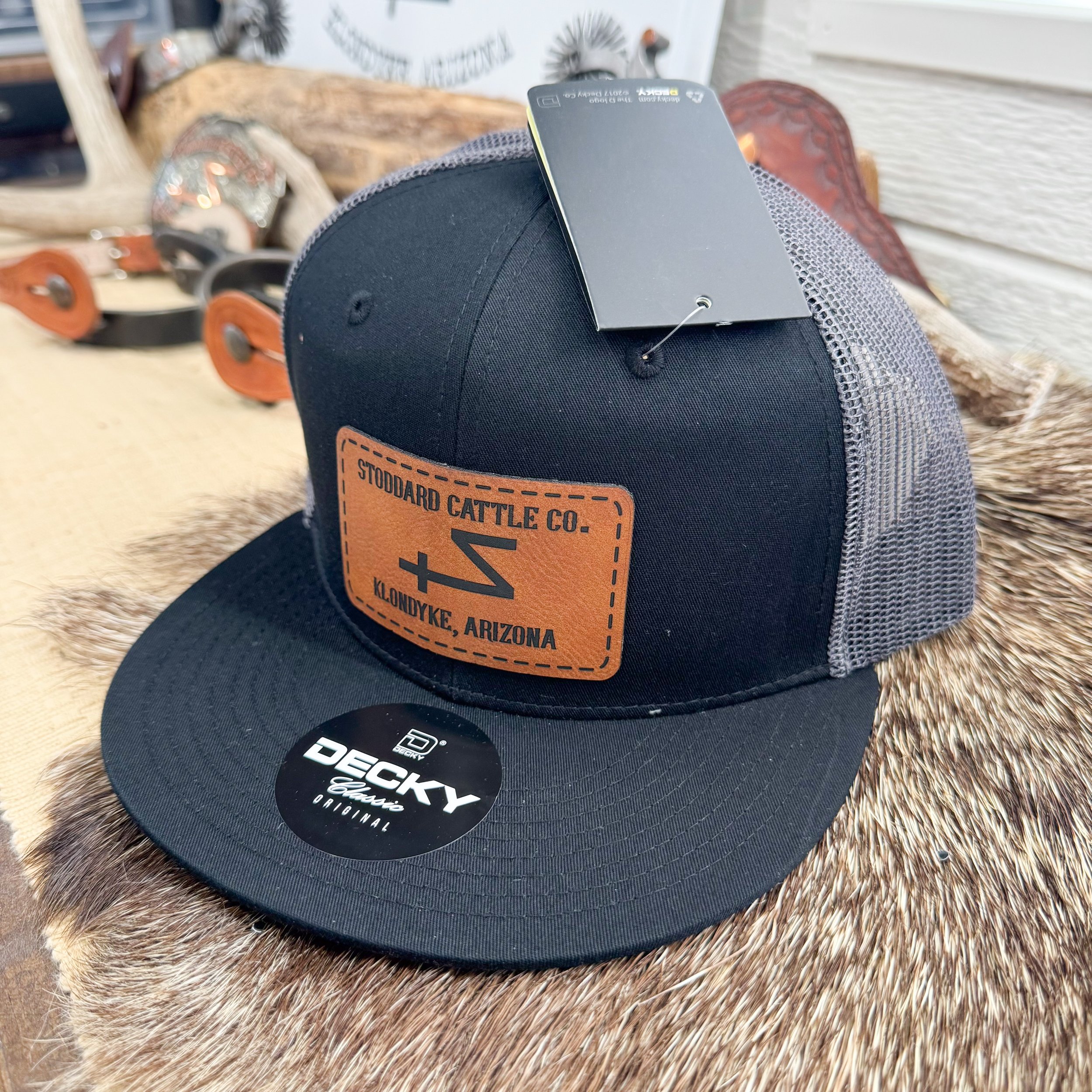 Decky - Flat - Black.& Charcoal.jpg