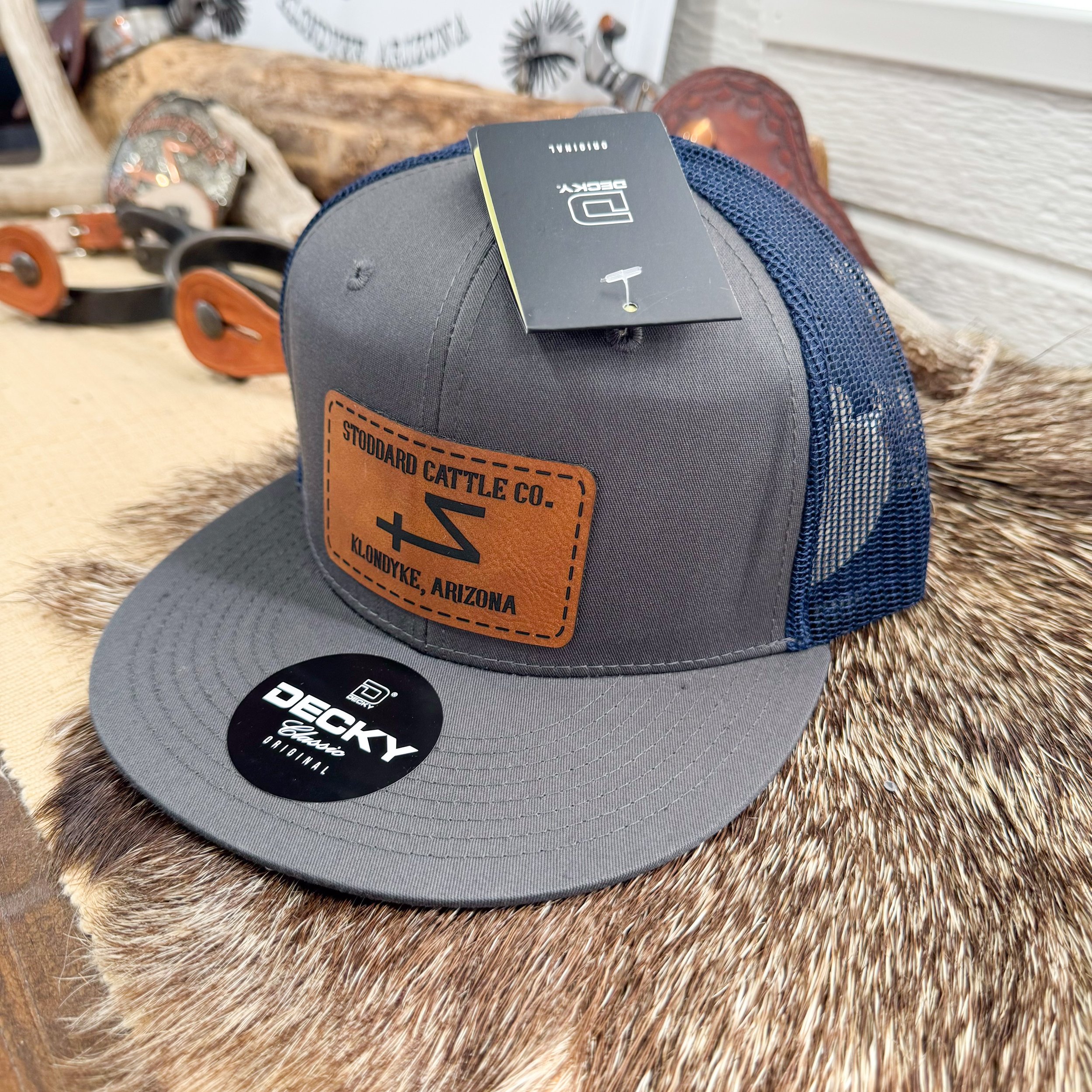 Decky - Flat - Charcoal & Navy.jpg