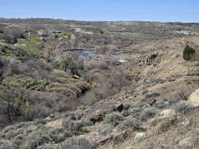 1253 Kanaka Rapids Road - Buhl