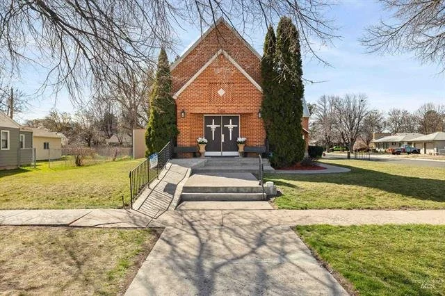 2000 Oakley Ave - Burley