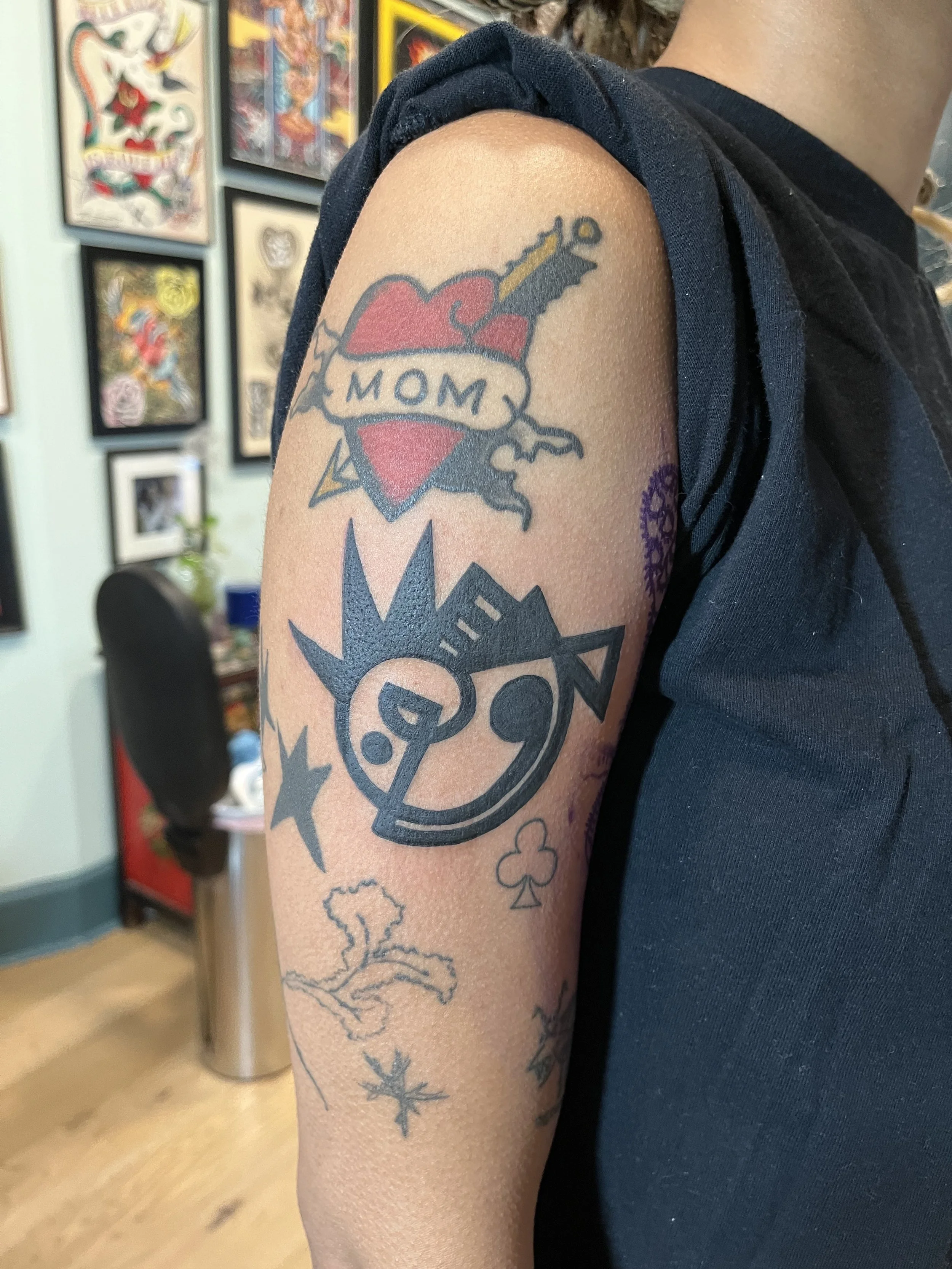 Julius-Forte-Tattoo-Portfolio-Brooklyn-Mom-Heart-Dagger-Shoulder-Tattoo.jpg