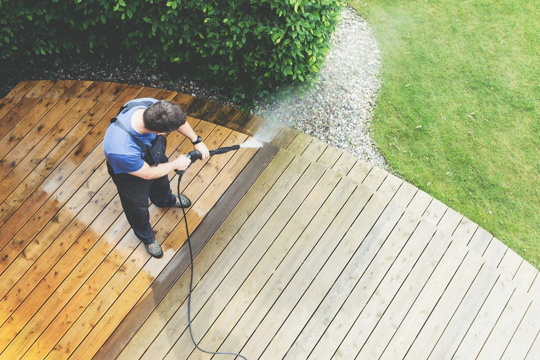 Cleaning a wood deck to remove mildew in Kendall, FL