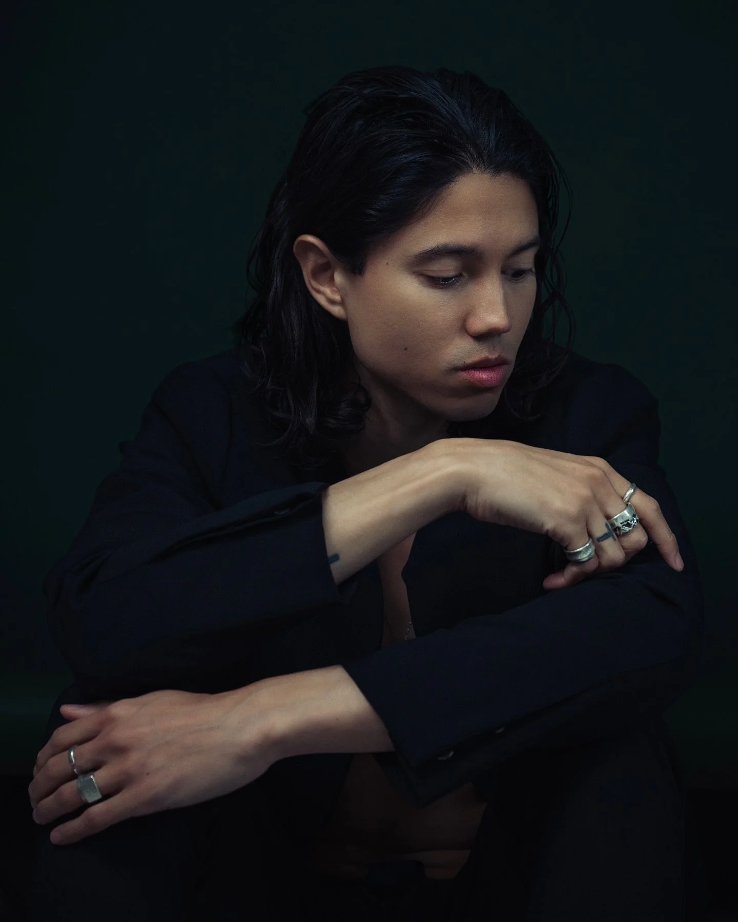 Merci @louis.vizet for this shot 🙏🏽📸

Wearing @eyn_vas and @oss_official_ 🩶🩶