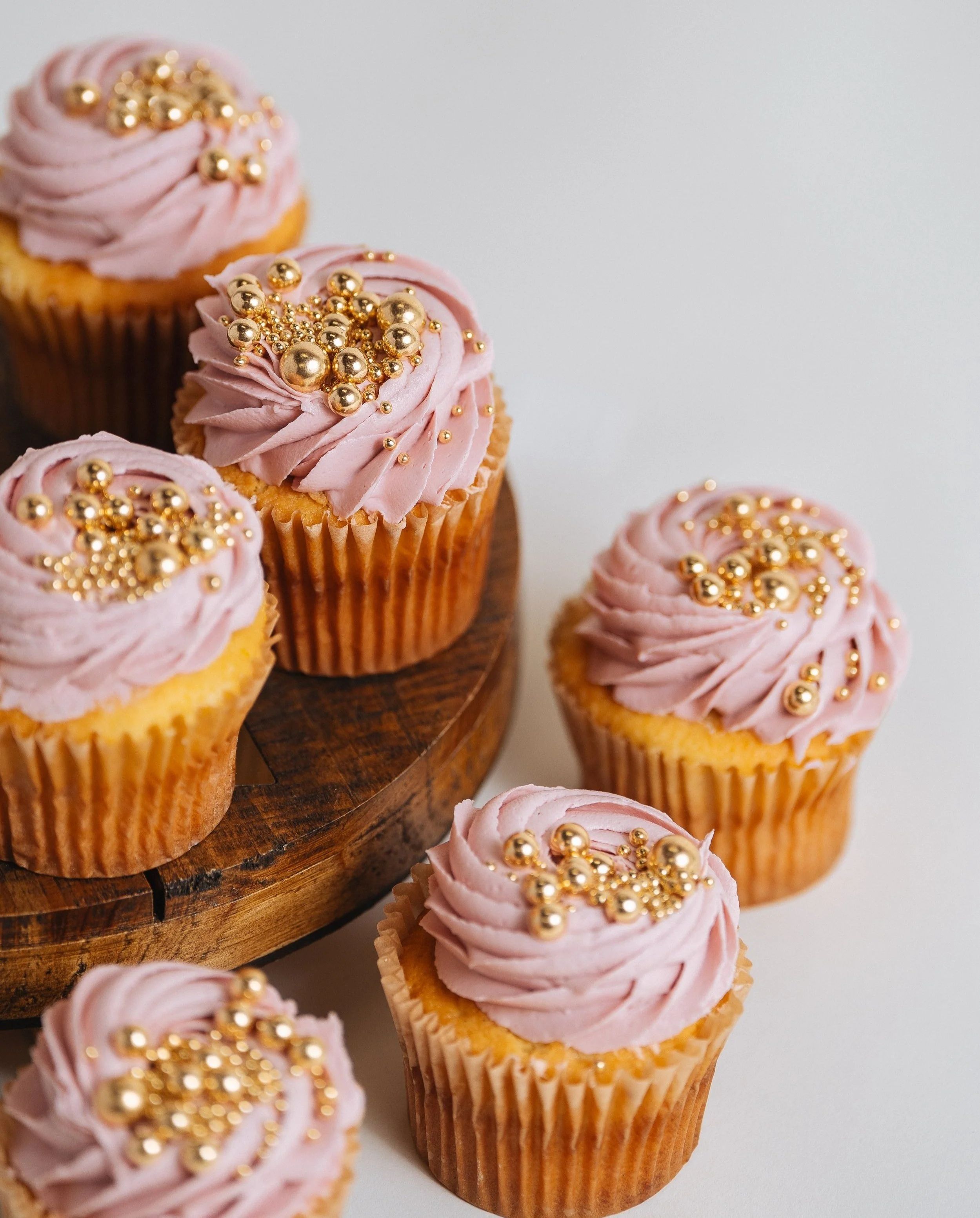 sweet family secrets/vanilla cupcakes/vanilla/american buttercream