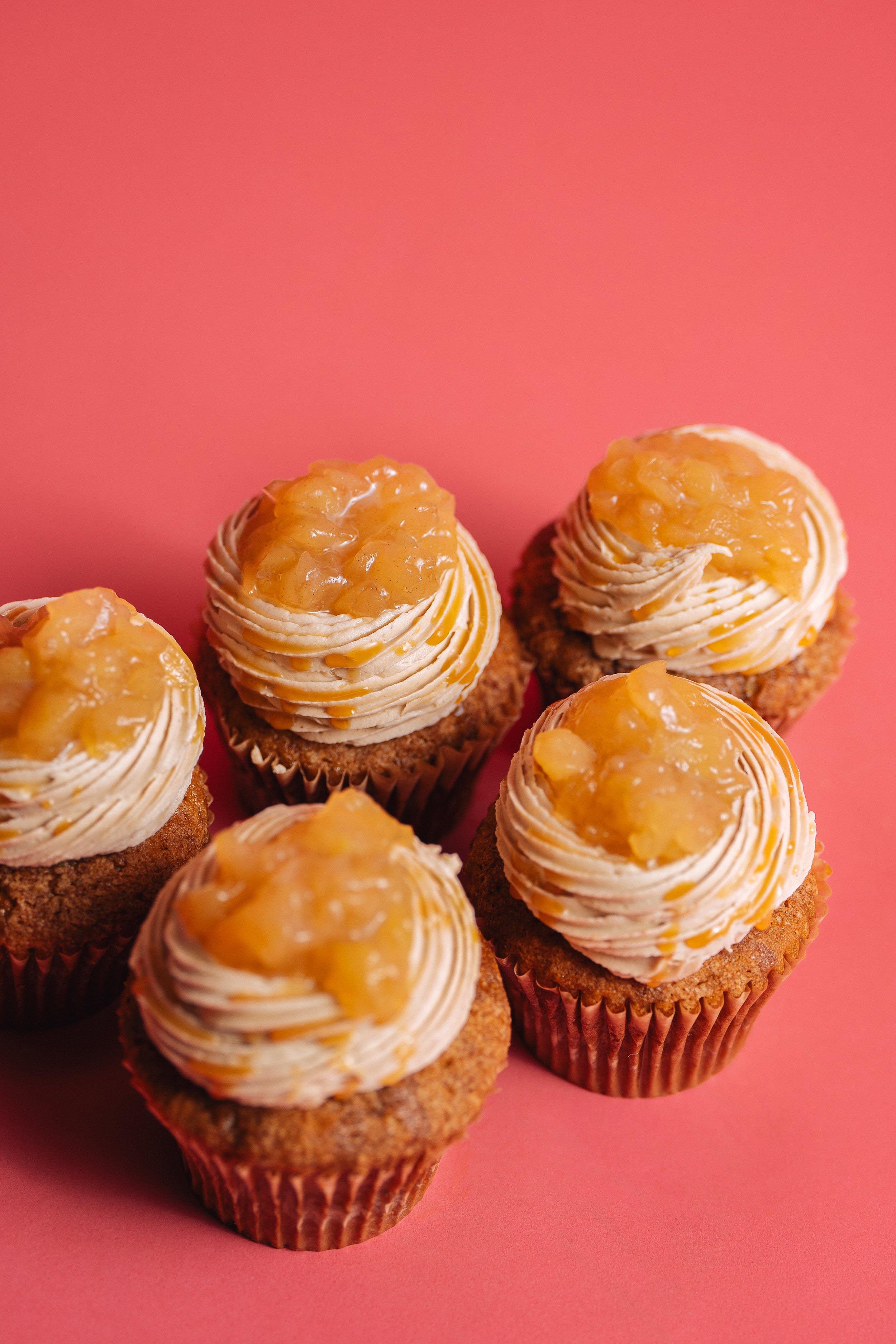 sweet family secrets/cinnamon/brown sugar cupcakes/apple/caramel