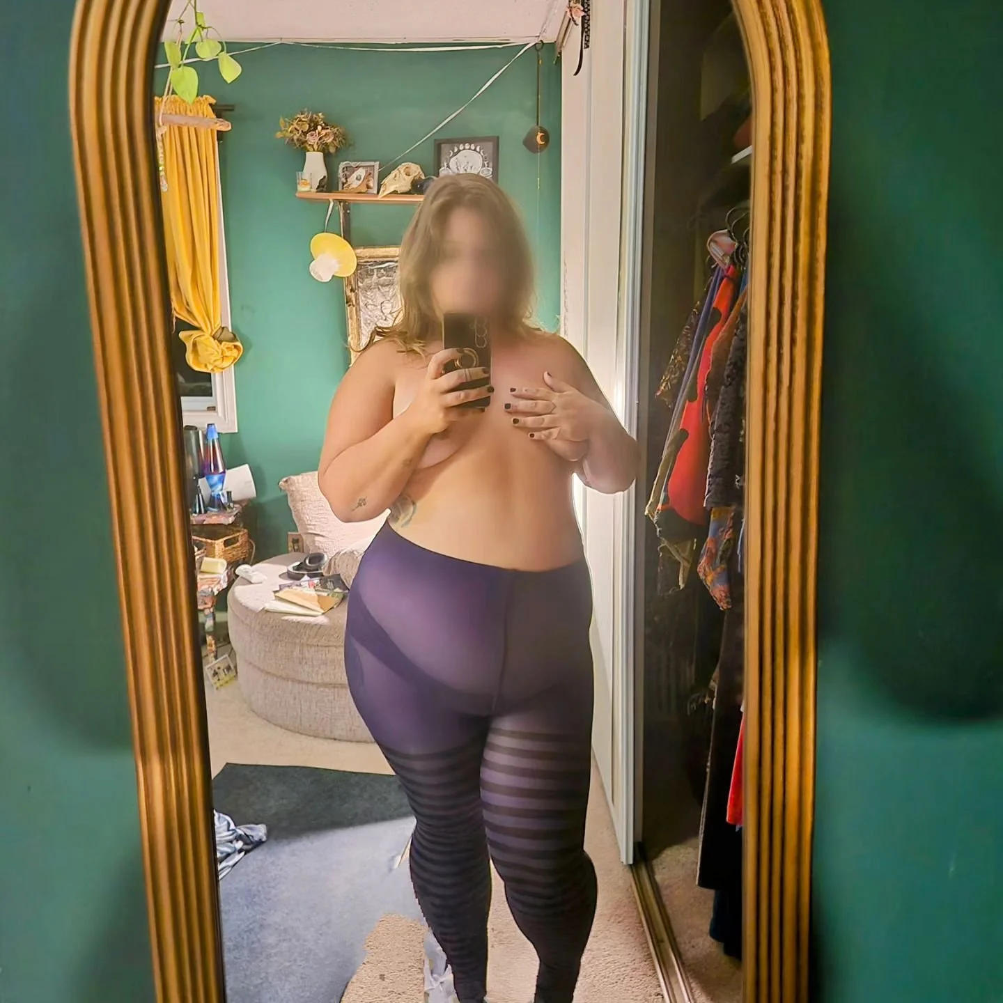 Silhouettes and Shadows. 
.
.
.
.
.
.
.
.
.
.
.
#softbelly #thickthighs #bbw #pantyhose
