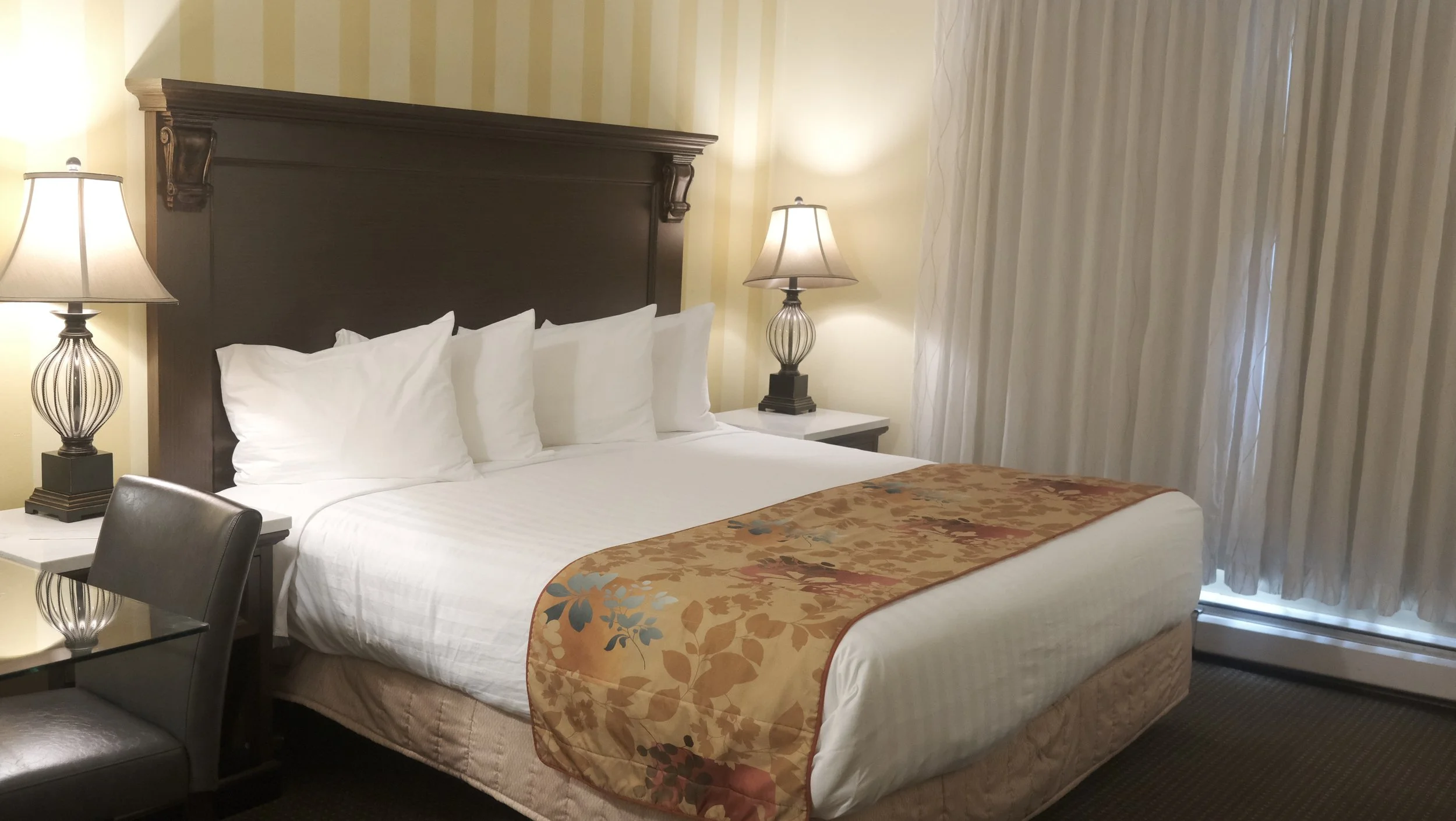 Arbutus Inn King Room