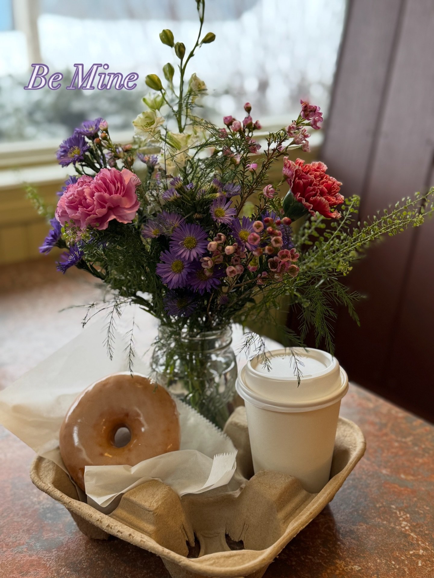 Nothing say You&rsquo;re The Best like flowers and a donut! 🌷
We have you covered! ❤️

#bakeshop #sweettreats #planahead