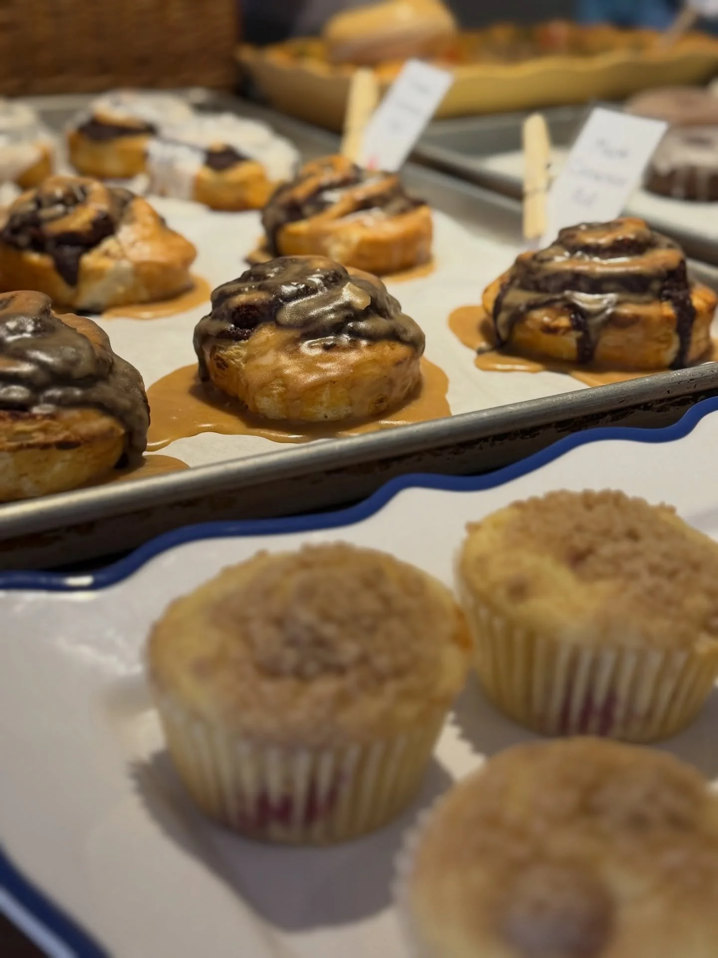 Monday Morning Maple. 🍁
Warm and cozy cinnamon buns and lemon blueberry muffins. 🧁