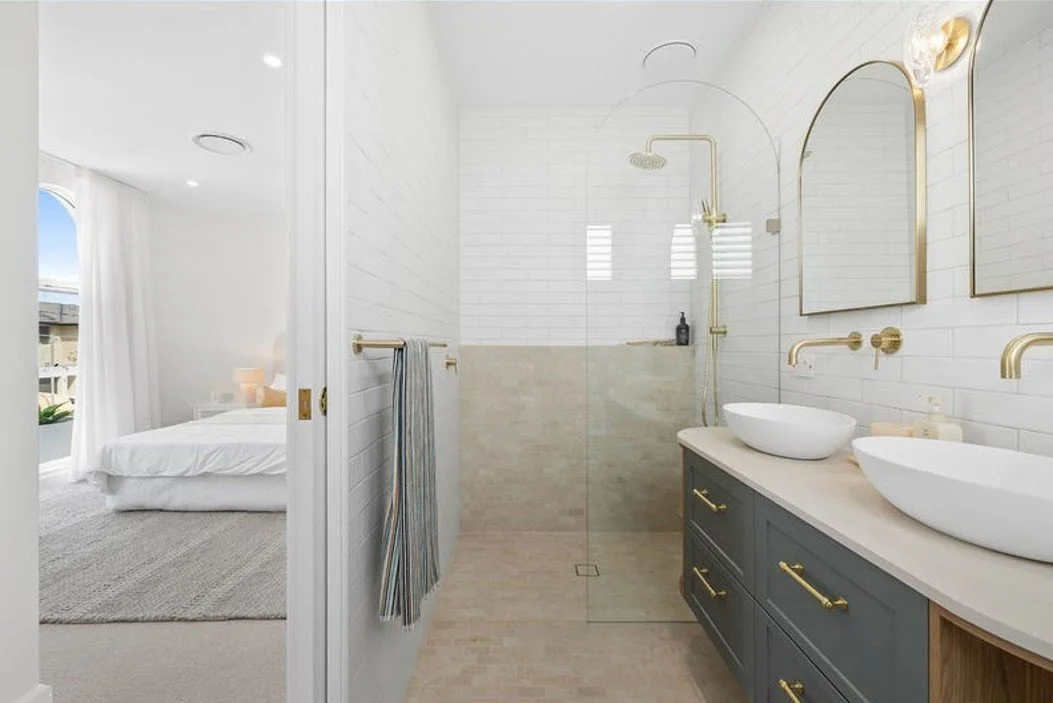 master-bedroom-ensuite-new-build-selections-picnic-point.jpg