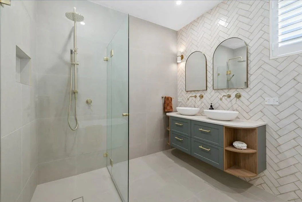 main-bathroom-new-build-selections-picnic-point.jpg
