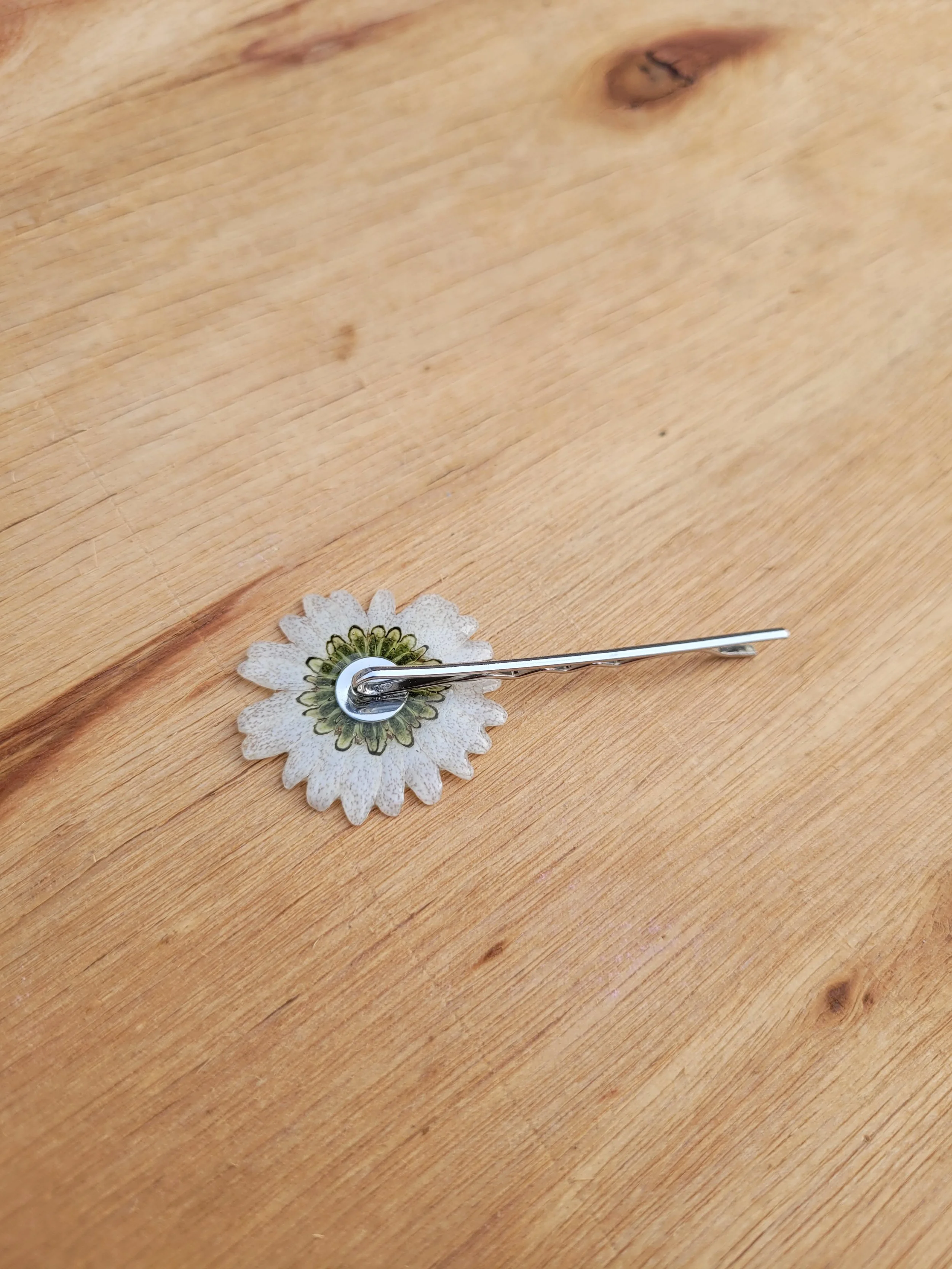 Daisy Bobby Pin