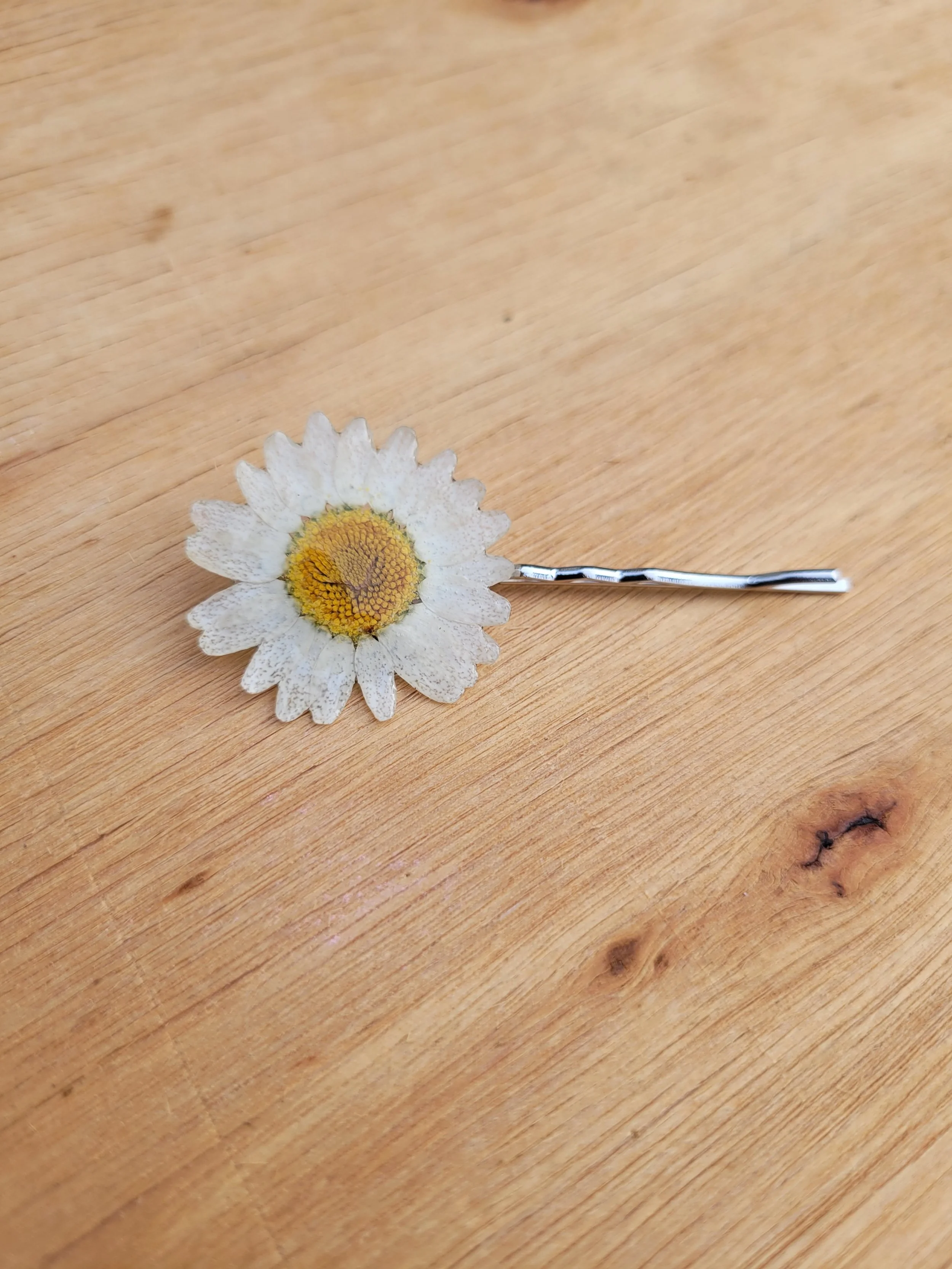 Daisy Bobby Pin