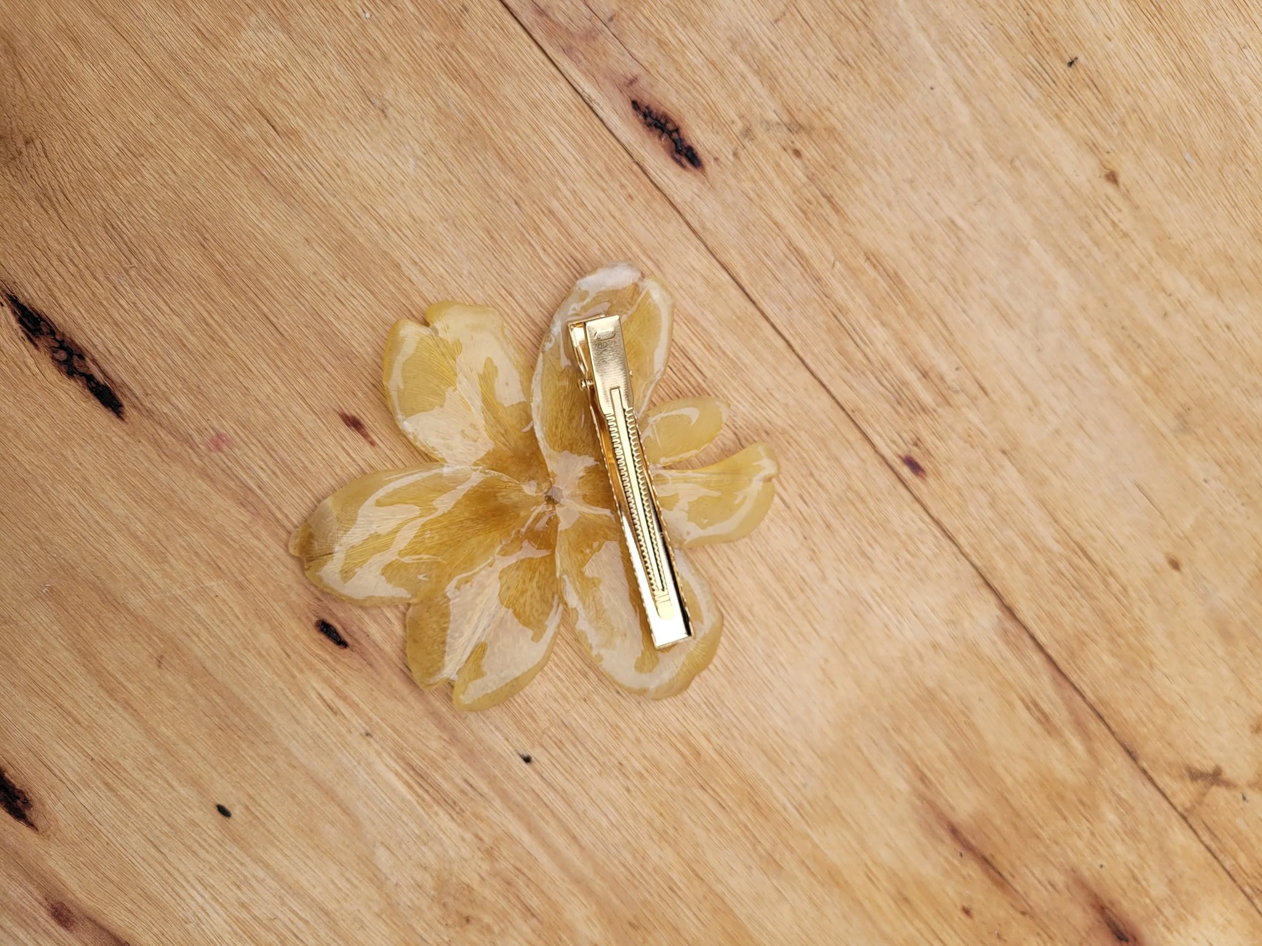 Tulip Alligator Hair Clip